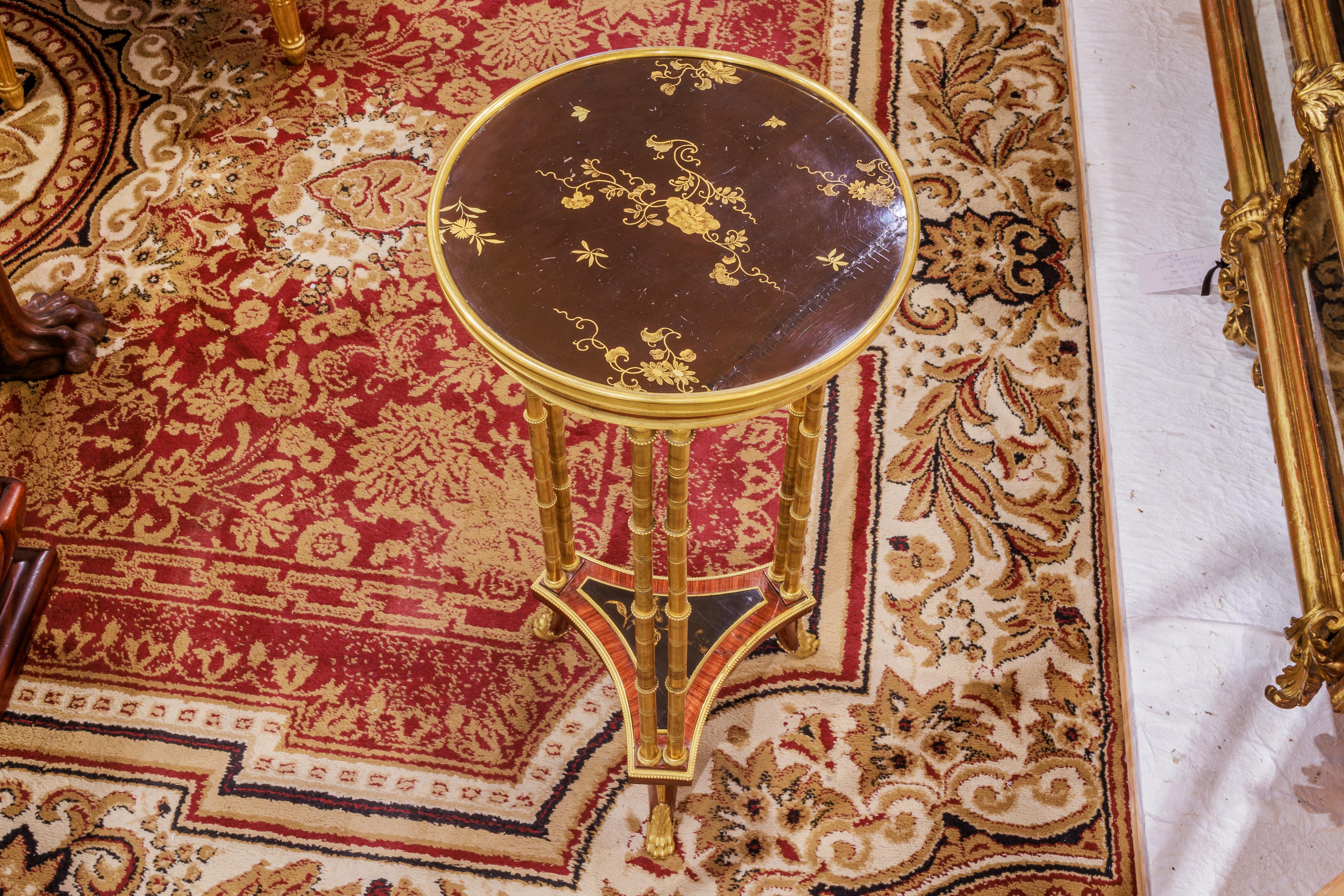 Doré Gueridon en bronze français de la fin du XIXe siècle à motifs de Chinoiseries en vente