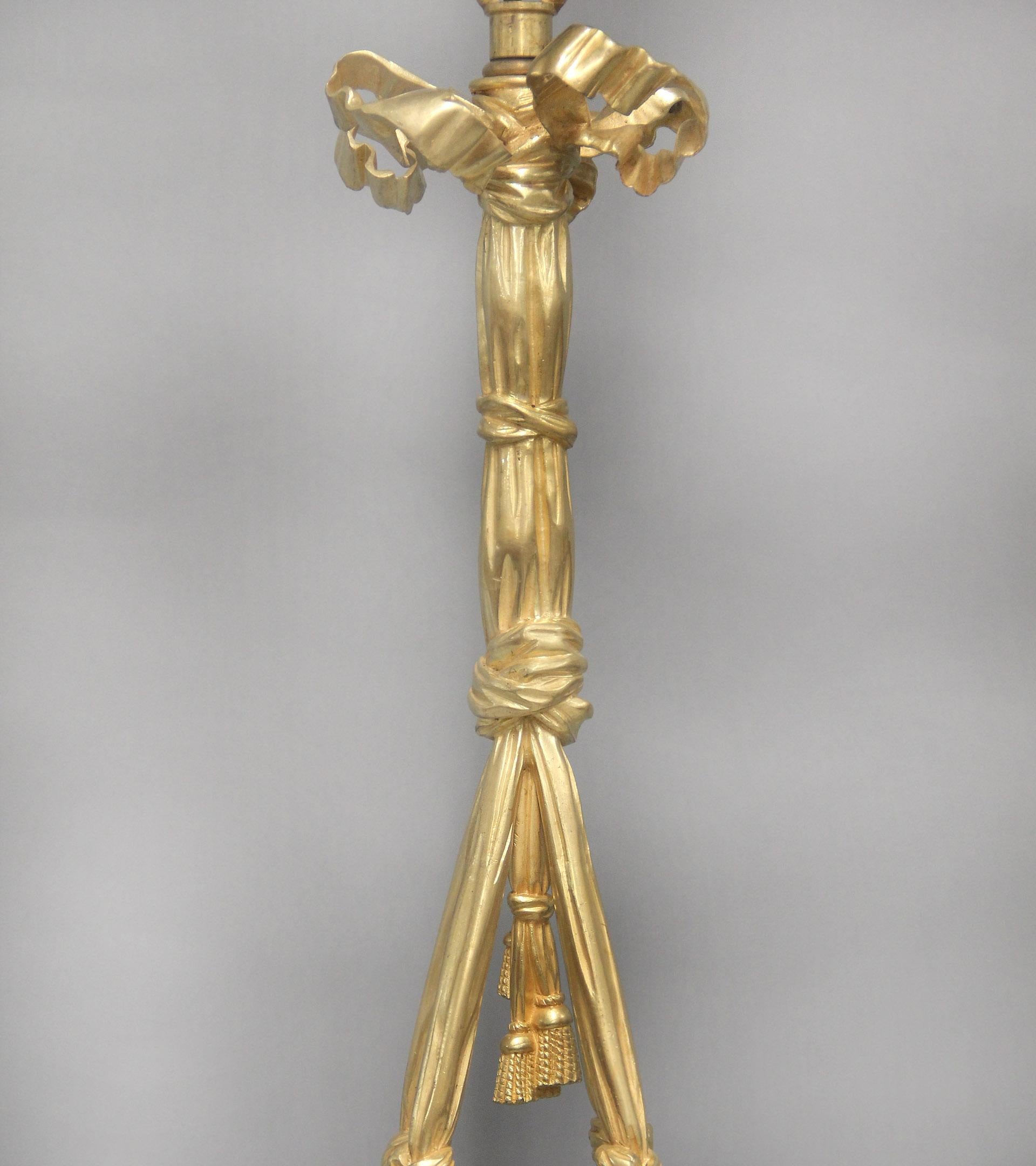 Belle Époque A Fine Late 19th Century Gilt Bronze Five Light Chandelier en vente
