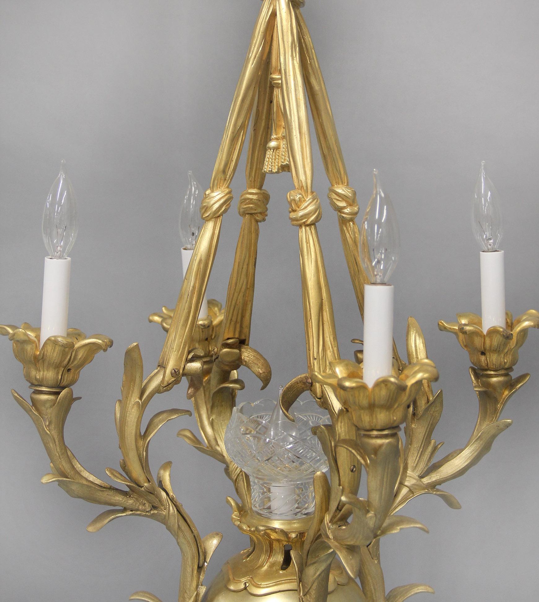 A Fine Late 19th Century Gilt Bronze Five Light Chandelier Bon état - En vente à Long Island City, NY