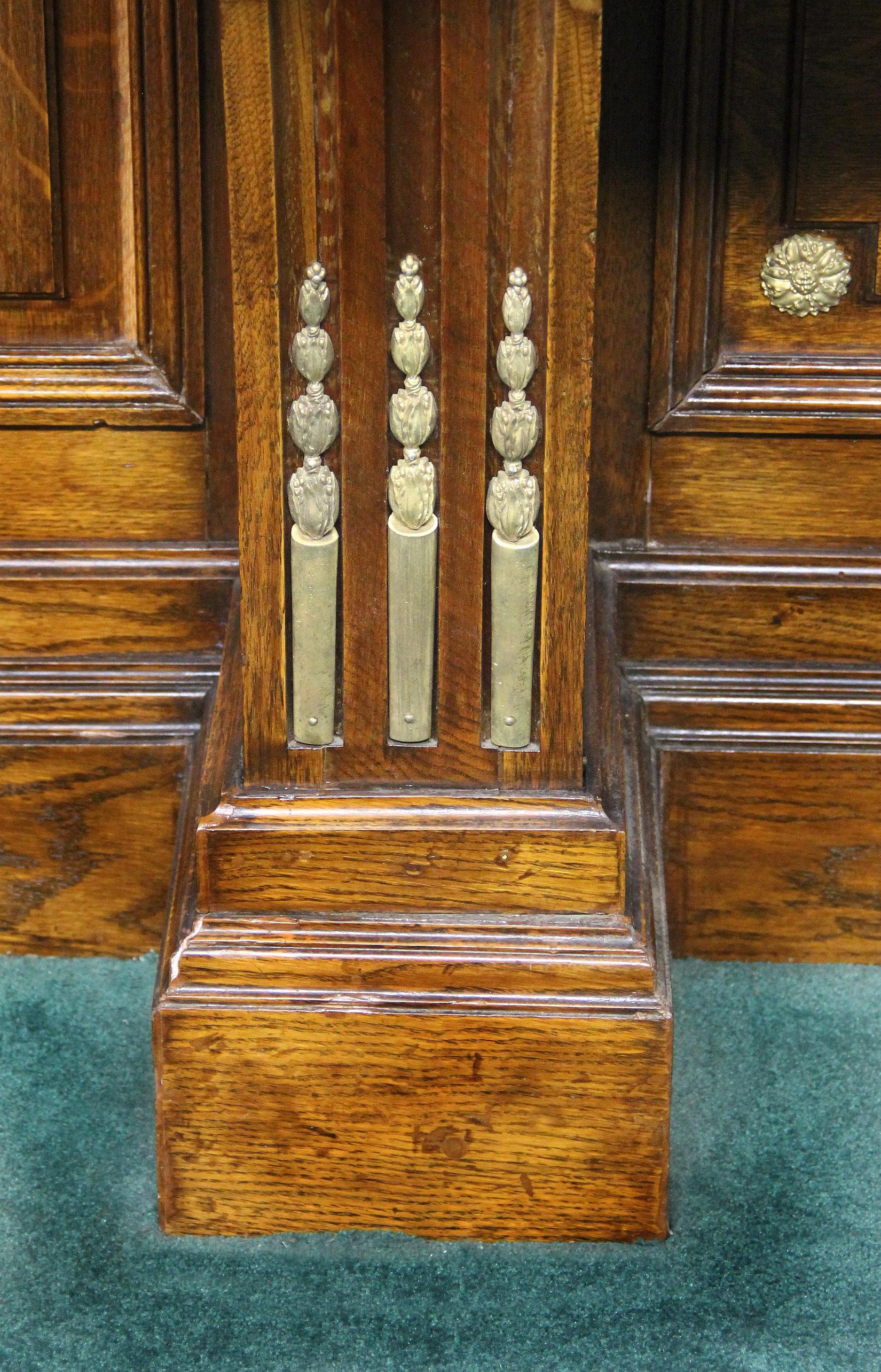 Fine Late 19th Century Gilt Bronze Mounted Marble Top Console / Server In Good Condition For Sale In New York, NY