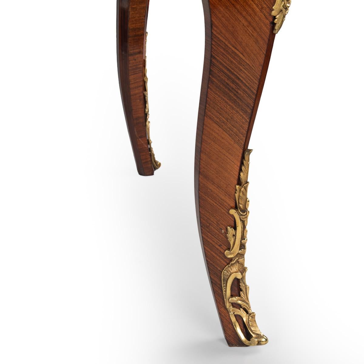 Très beau bureau plat en bois de roi de la fin du 19e siècle, de style Régence française. en vente 6