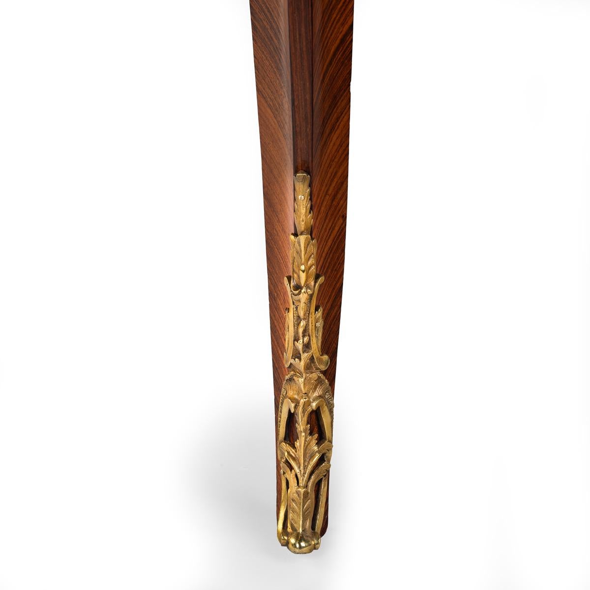 Très beau bureau plat en bois de roi de la fin du 19e siècle, de style Régence française. en vente 1