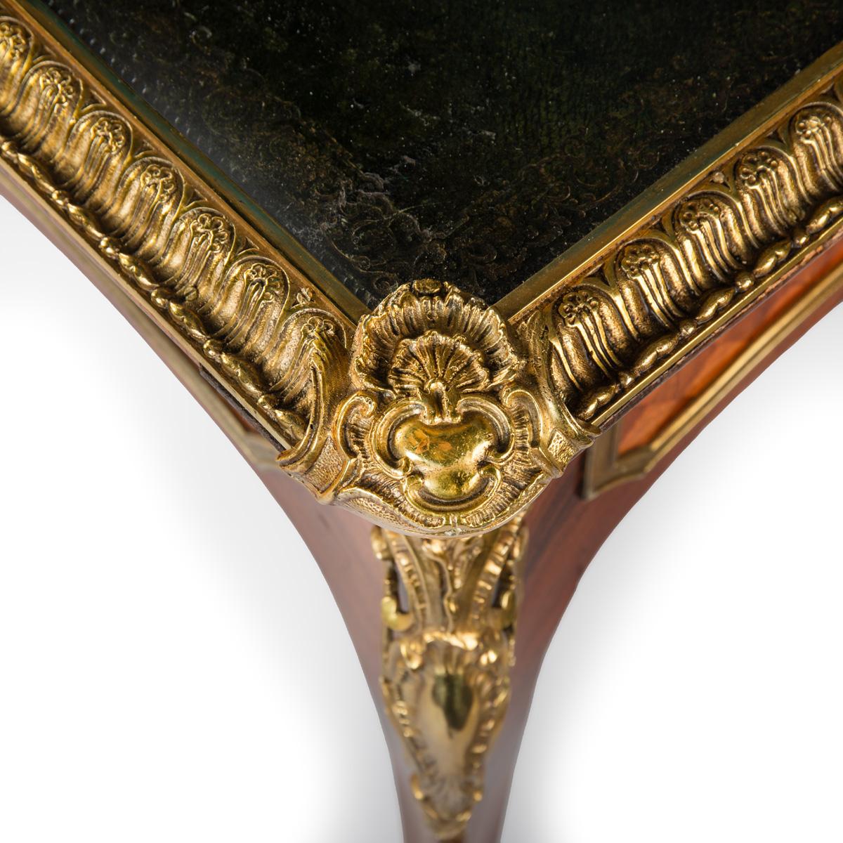 Très beau bureau plat en bois de roi de la fin du 19e siècle, de style Régence française. en vente 2