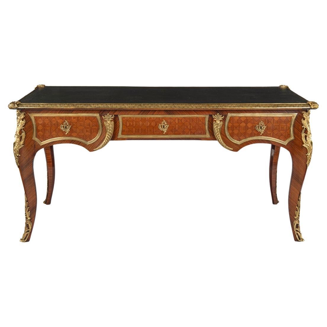 Un raffinato Bureau Plat in legno di Kingwood della fine del XIX secolo in stile Régence francese