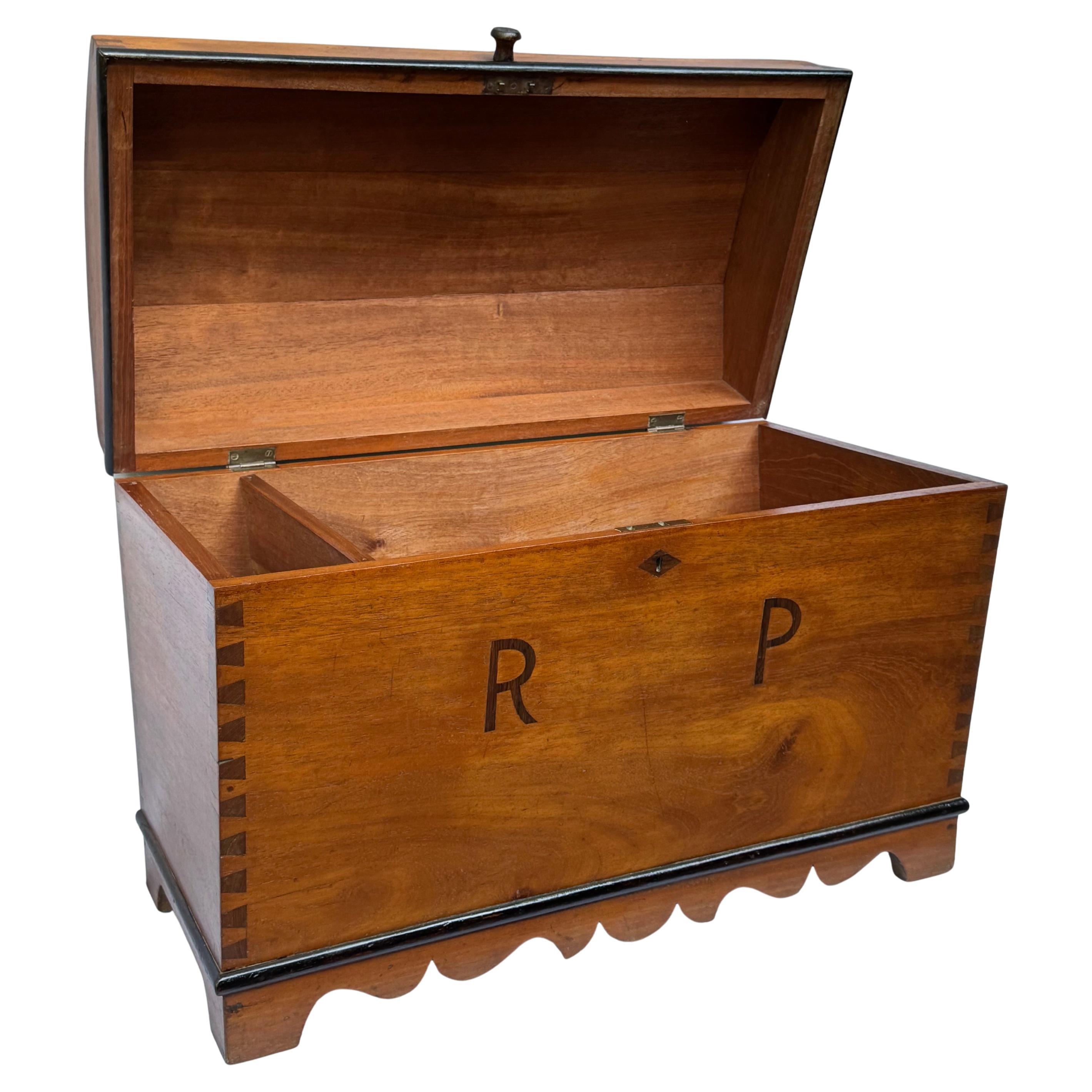 Brasiliano Un raffinato cassettone tedesco-brasiliano di fine Ottocento/inizio Novecento a Peroba do Campo in vendita