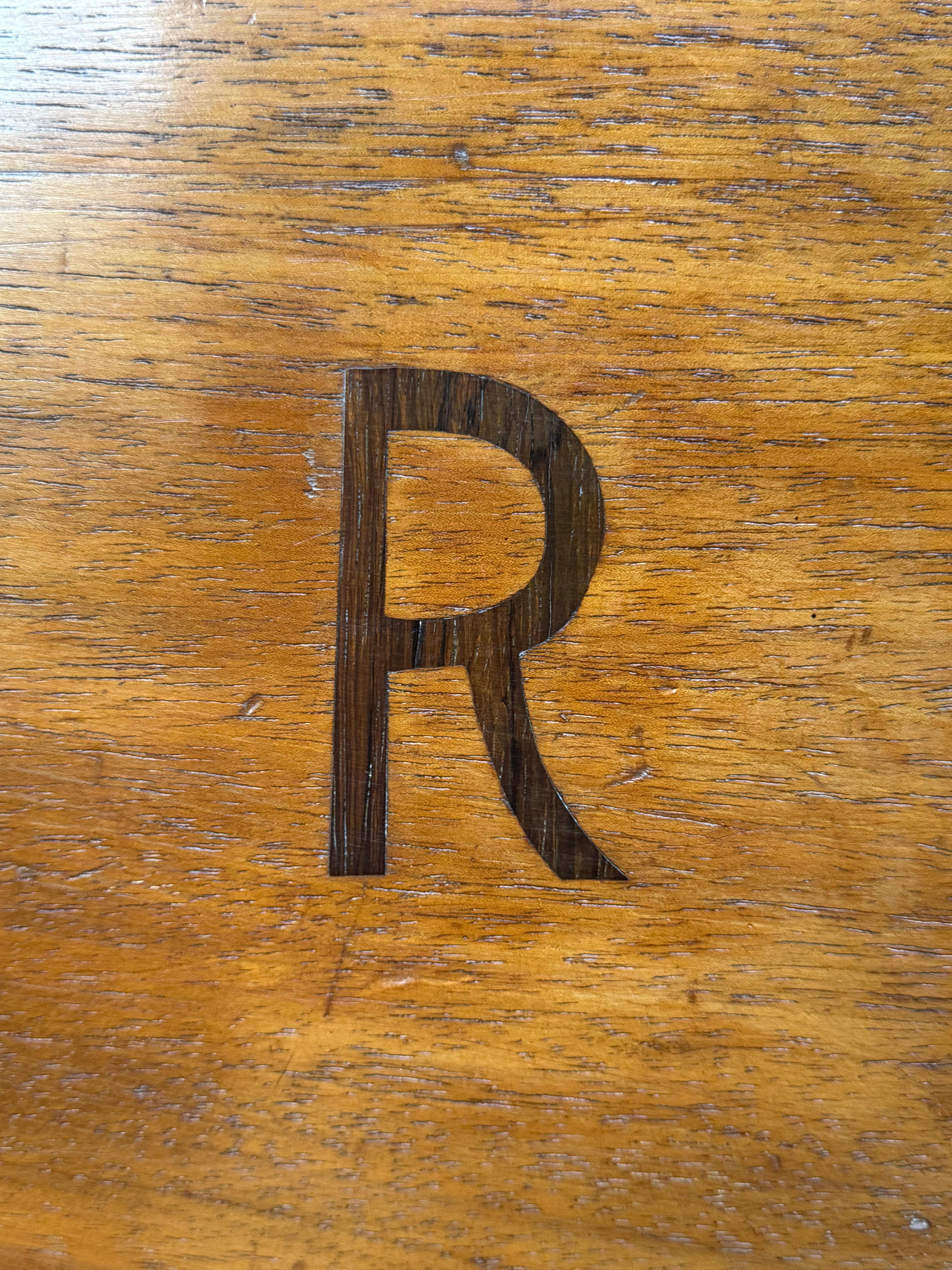 Fine XIX secolo Un raffinato cassettone tedesco-brasiliano di fine Ottocento/inizio Novecento a Peroba do Campo in vendita