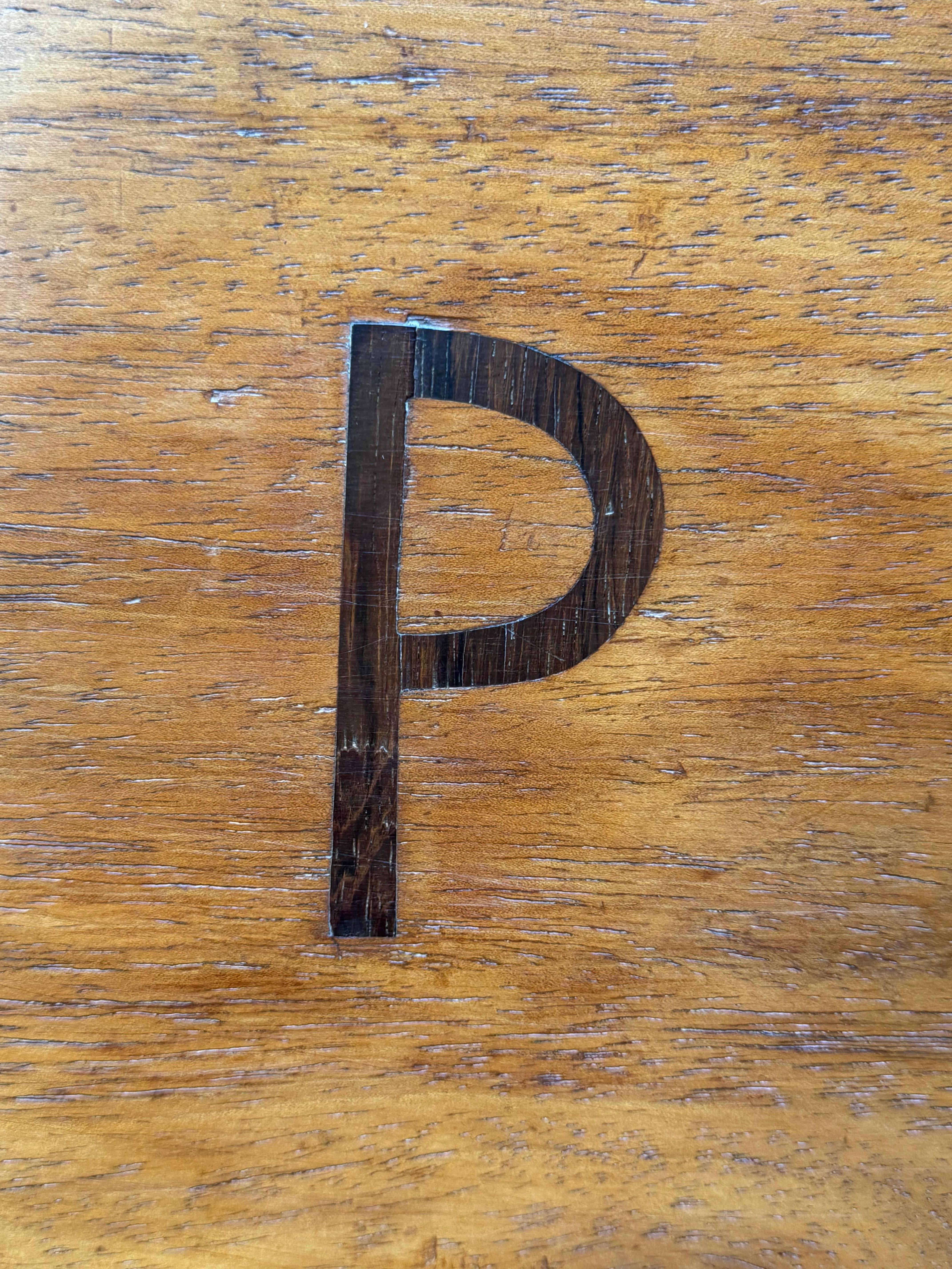 Legno Un raffinato cassettone tedesco-brasiliano di fine Ottocento/inizio Novecento a Peroba do Campo in vendita