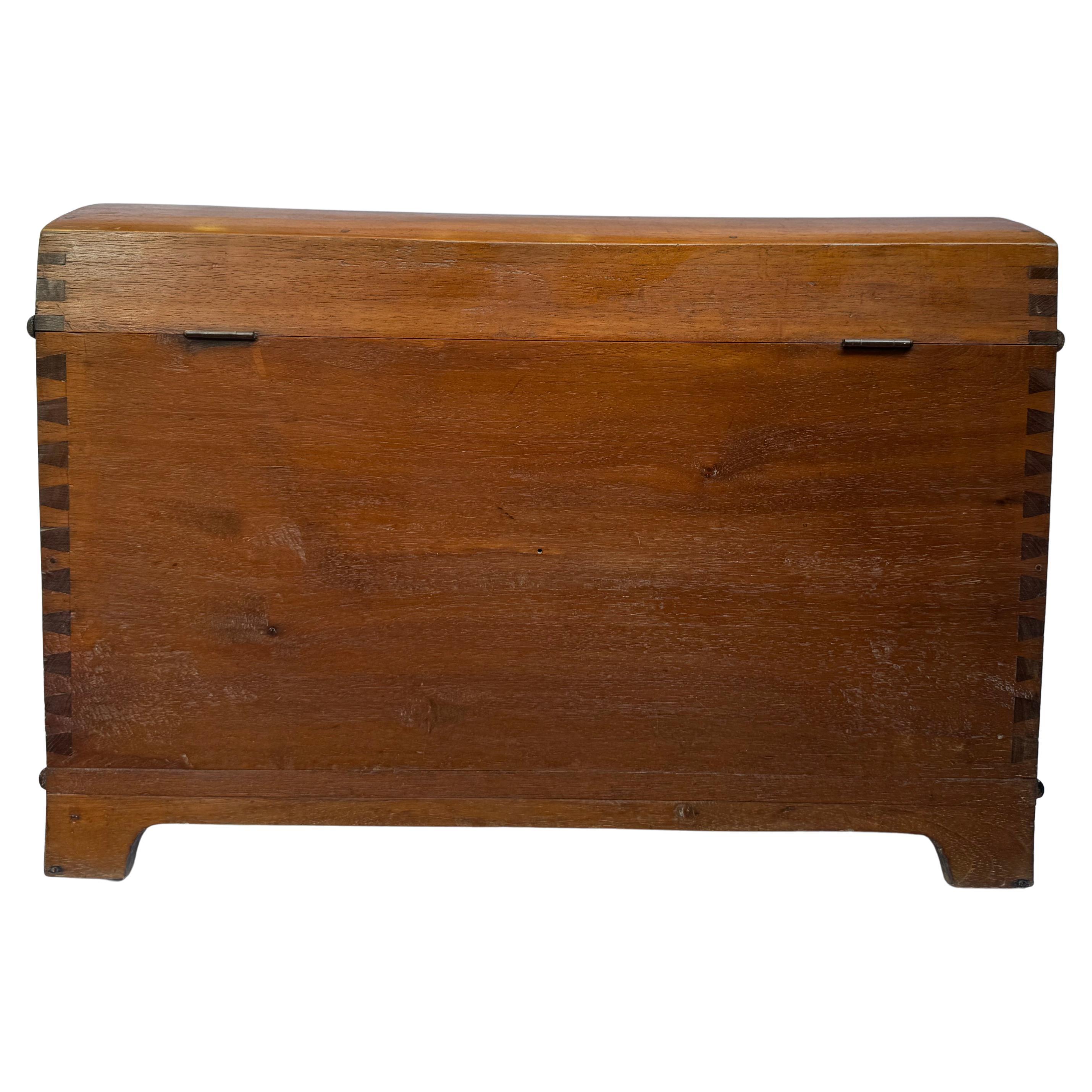 Un raffinato cassettone tedesco-brasiliano di fine Ottocento/inizio Novecento a Peroba do Campo in vendita 2