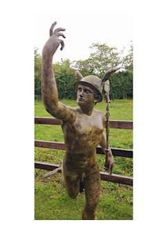 Une superbe sculpture figurative en bronze, grandeur nature, représentant Mercure d'après Giambologna