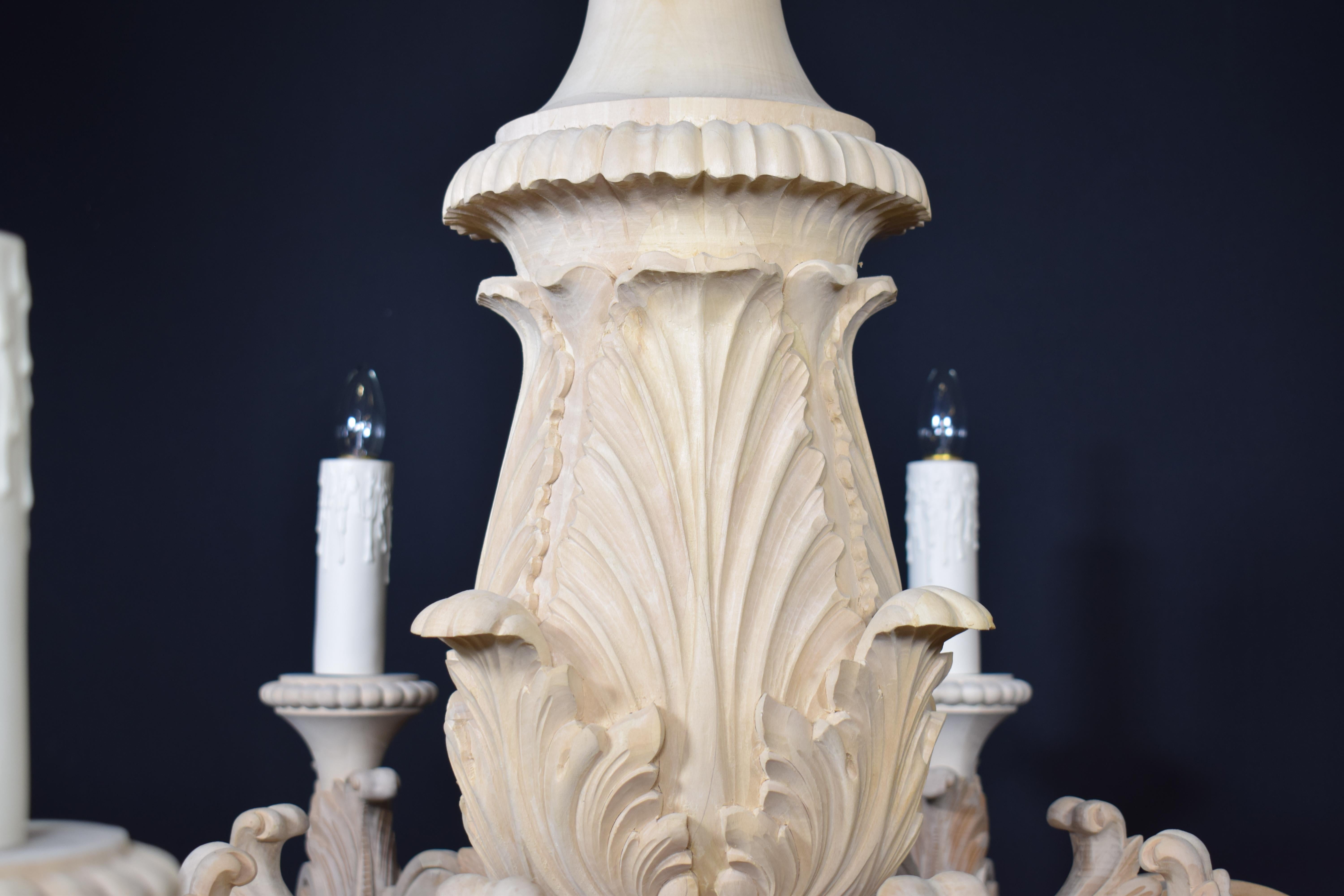A fine Louis XIV style wooden chandelier. Superb carving work. A true masterpiece.
France, circa 1920. 8 lights.
Dimensions: Height 61