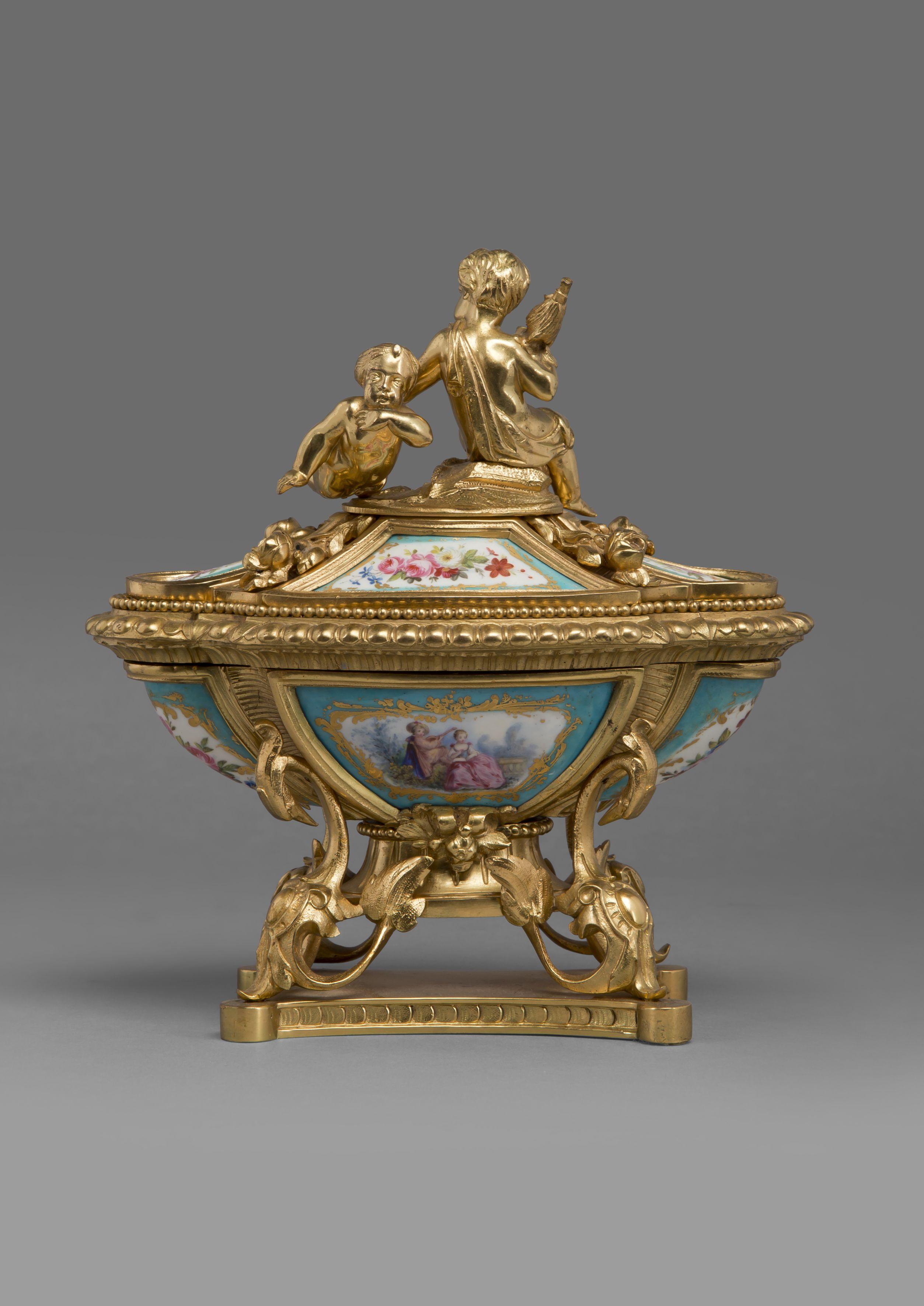 French Fine Louis XV Style Gilt-Bronze and Sèvres Style Porcelain Inkwell, circa 1890 For Sale