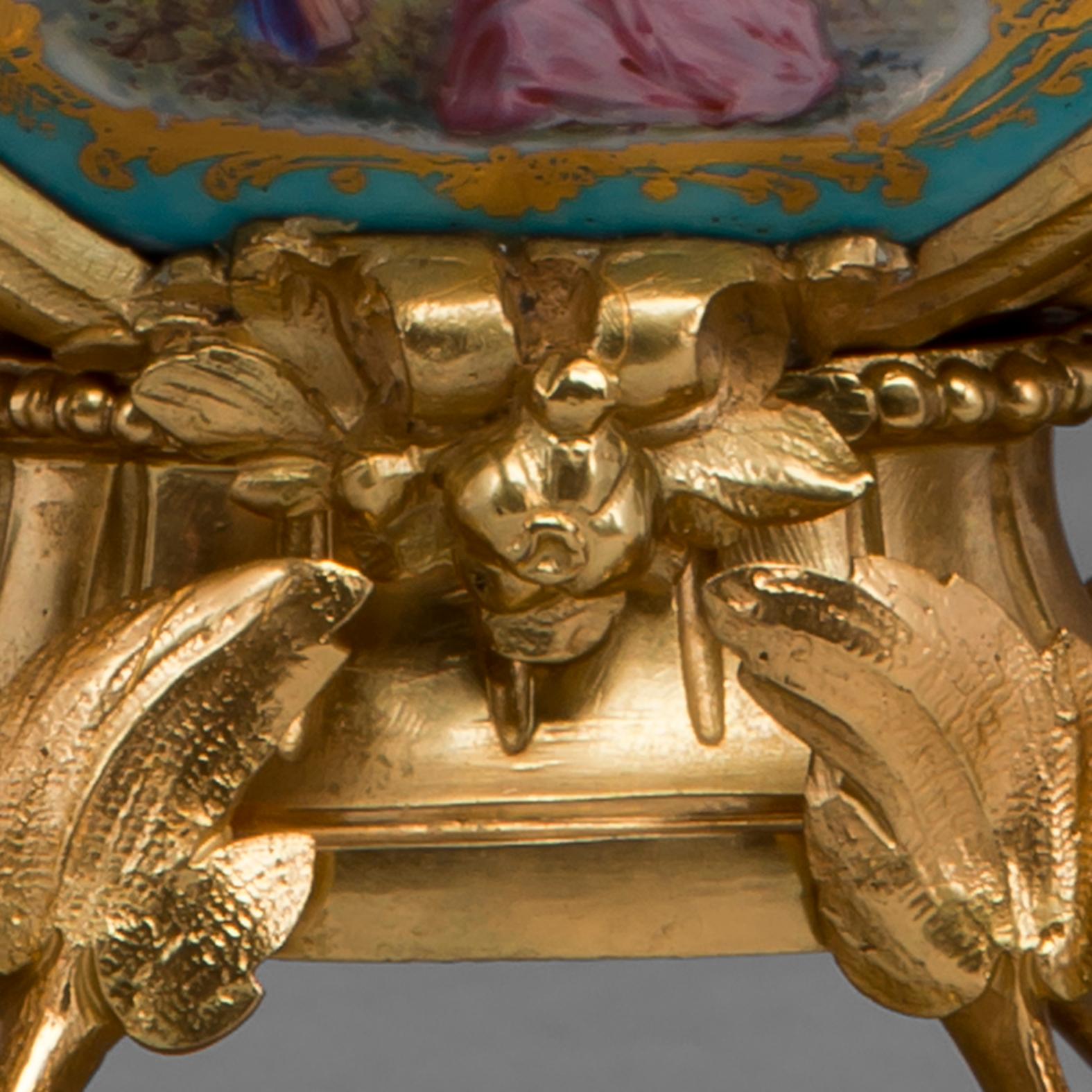 Bronze Encrier de style Louis XV en bronze doré et porcelaine de Sèvres, vers 1890 en vente