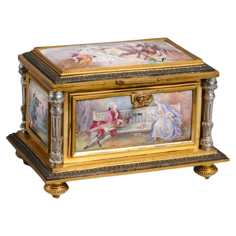 Bijoux à poser ou suspendre de style Louis XVI en bronze doré et porcelaine Svres en vente