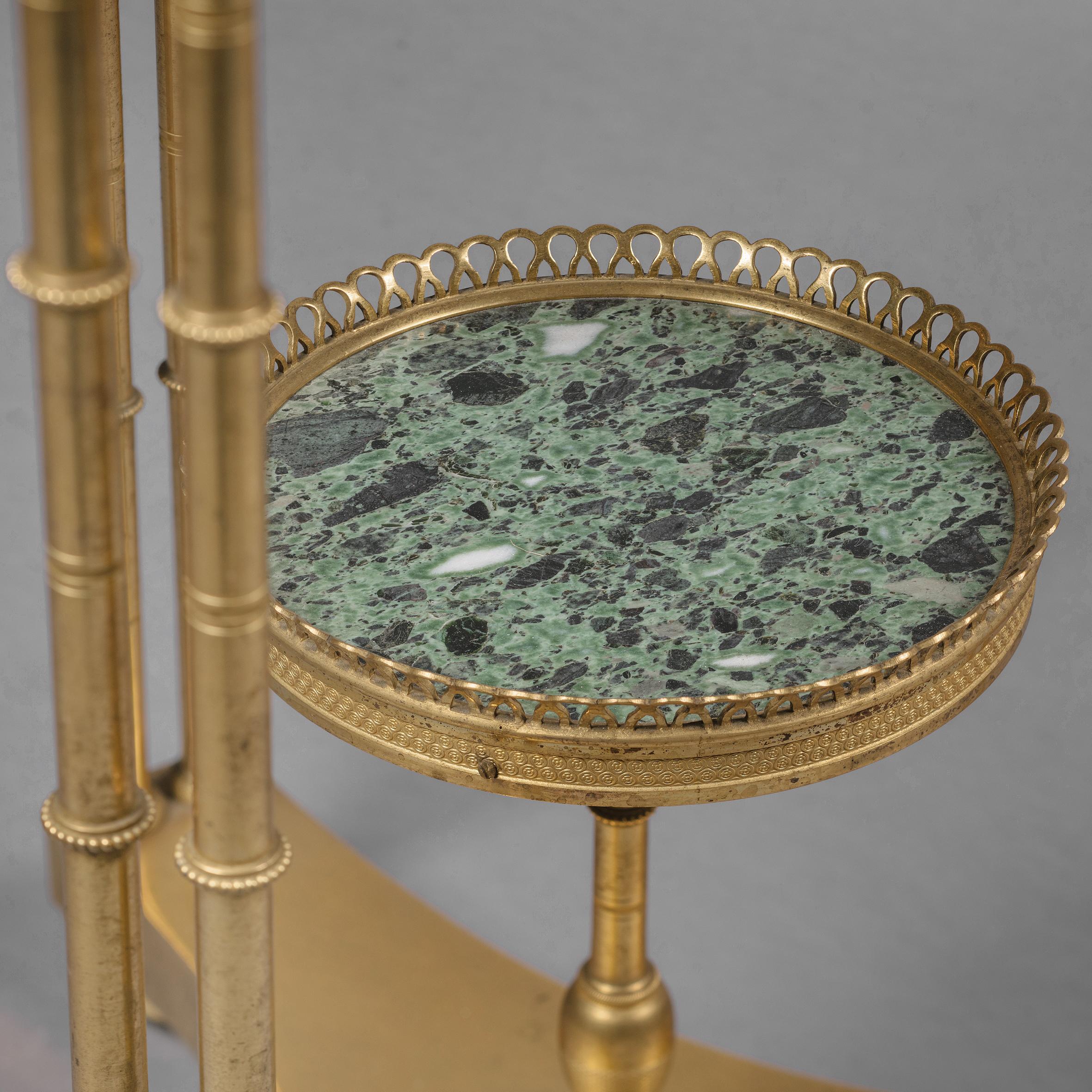 Doré Guéridon en bronze doré de style Louis XVI en vente