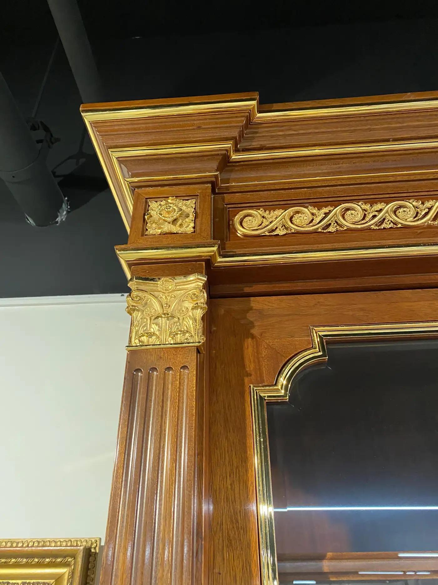 Eine feine Louis XVI Stil vergoldet-Bronze montiert Mahagoni Bücherregal Bibliotheque im Zustand „Gut“ im Angebot in New York, NY