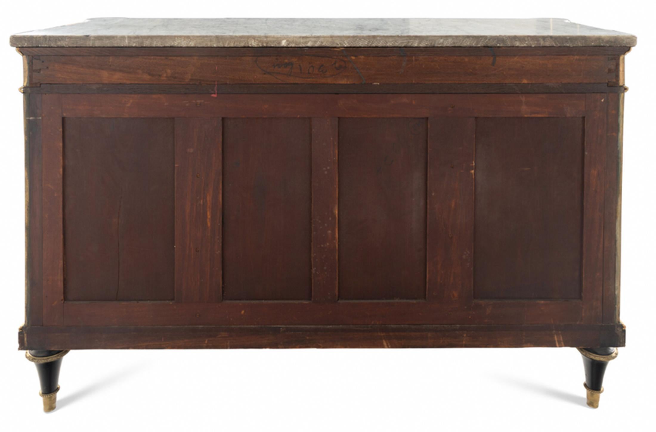 Una raffinata commode à Vantaux in stile Luigi XVI con piano in lacca giapponese e marmo ebano in vendita 3