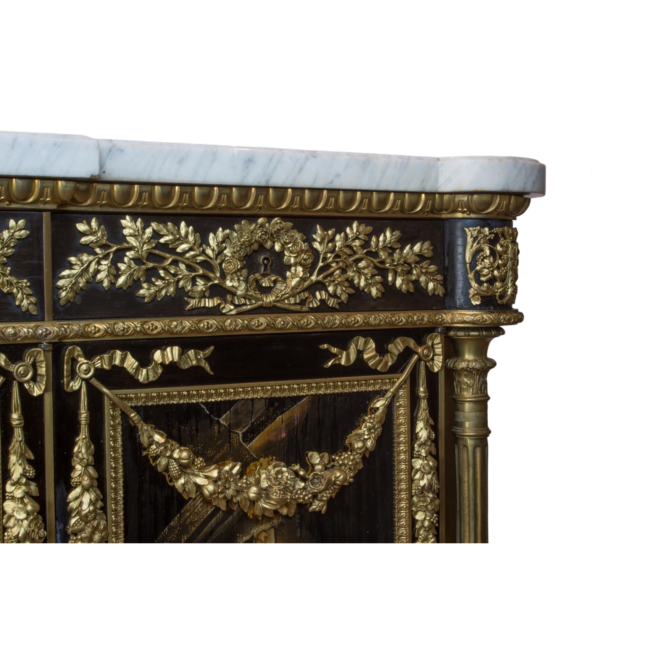 Calco Una raffinata commode à Vantaux in stile Luigi XVI con piano in lacca giapponese e marmo ebano in vendita