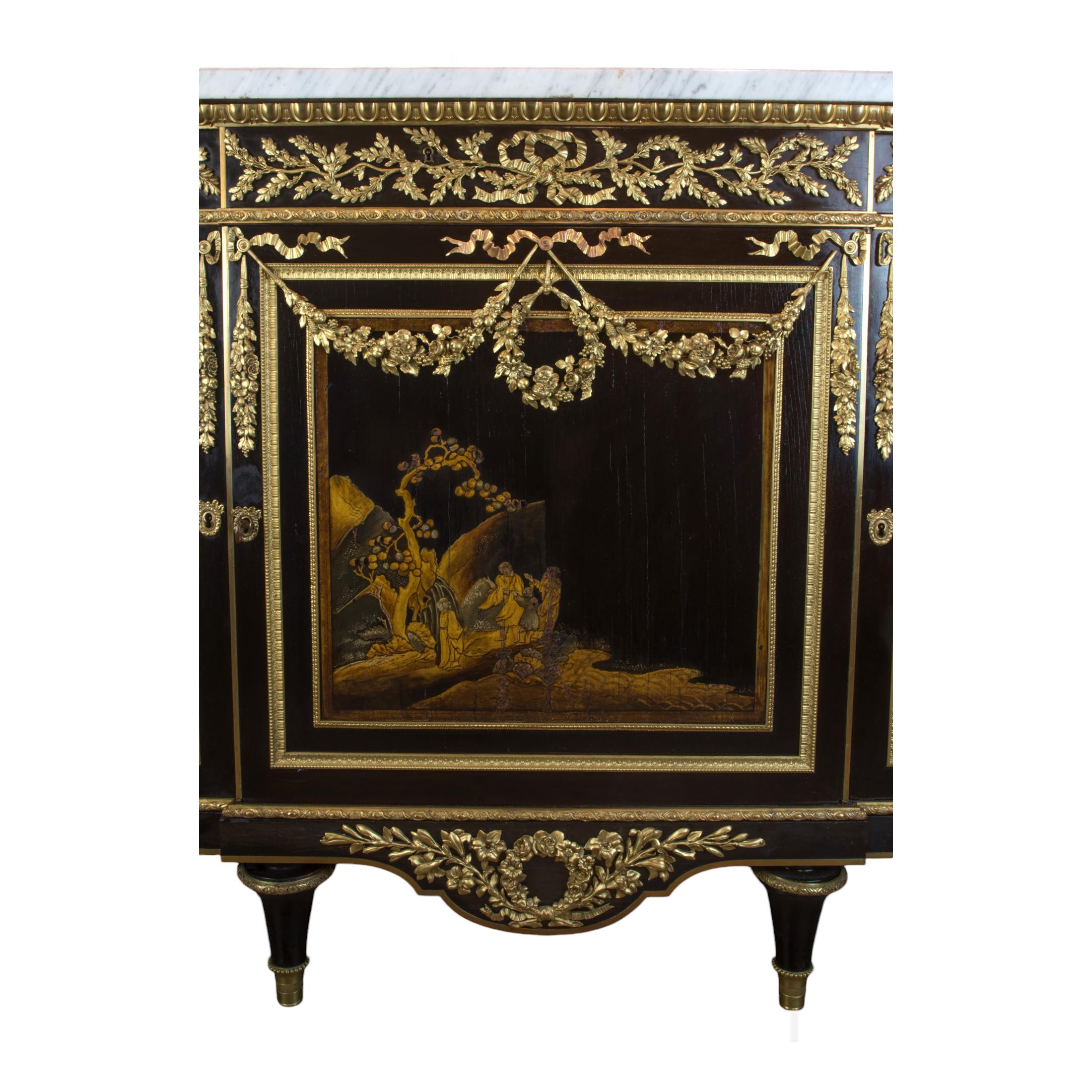 Una raffinata commode à Vantaux in stile Luigi XVI con piano in lacca giapponese e marmo ebano In condizioni buone in vendita a New York, NY