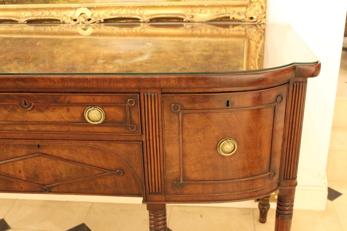 A fine mahogany Georgian dining room sideboard of lovely color and condition with a celleret drawer to one side and original handles on nicely turned legs,
circa 1820.