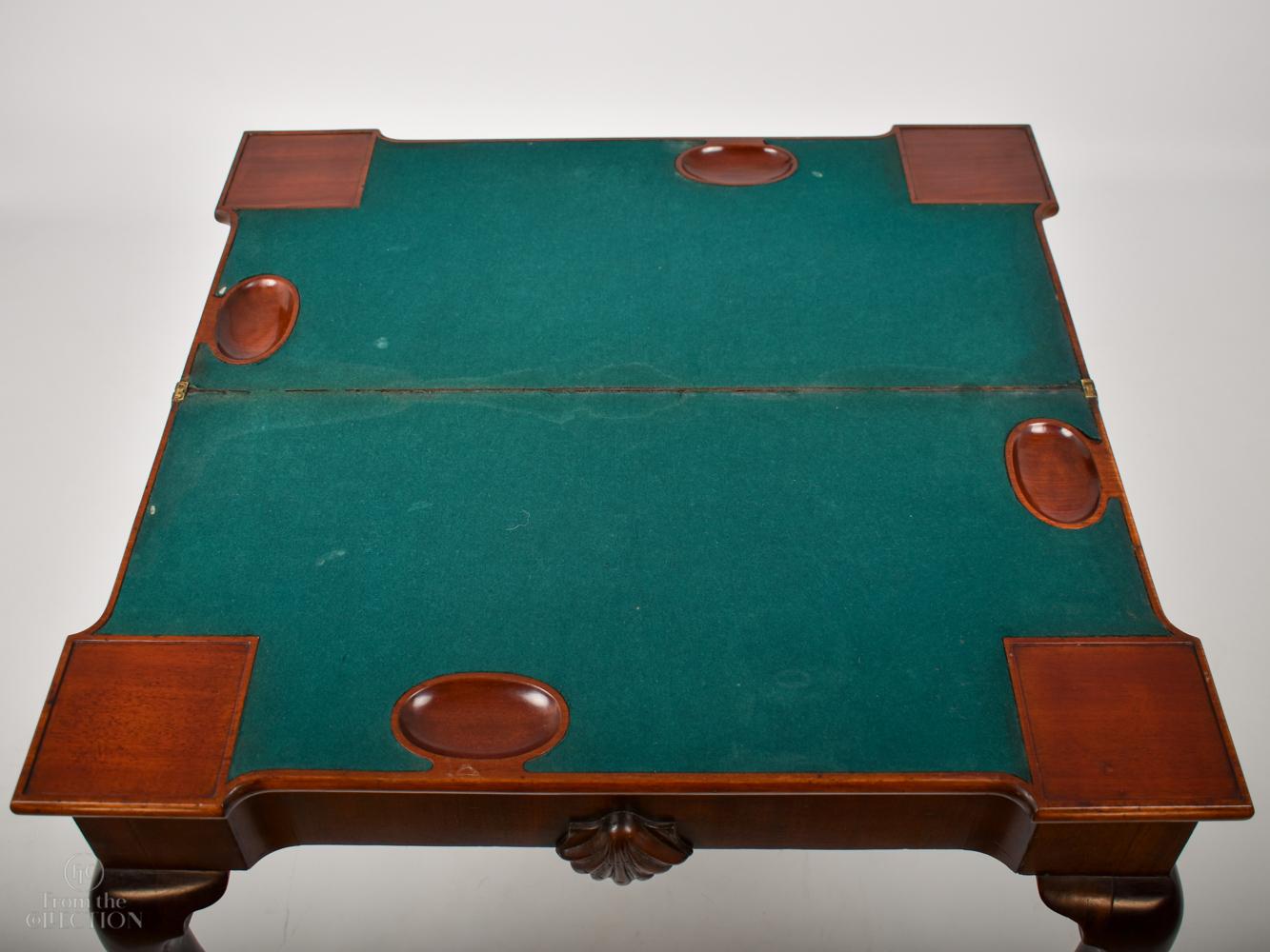 Ein feiner irischer Spieltisch aus Mahagoni, ca. 1770 (Georgian) im Angebot