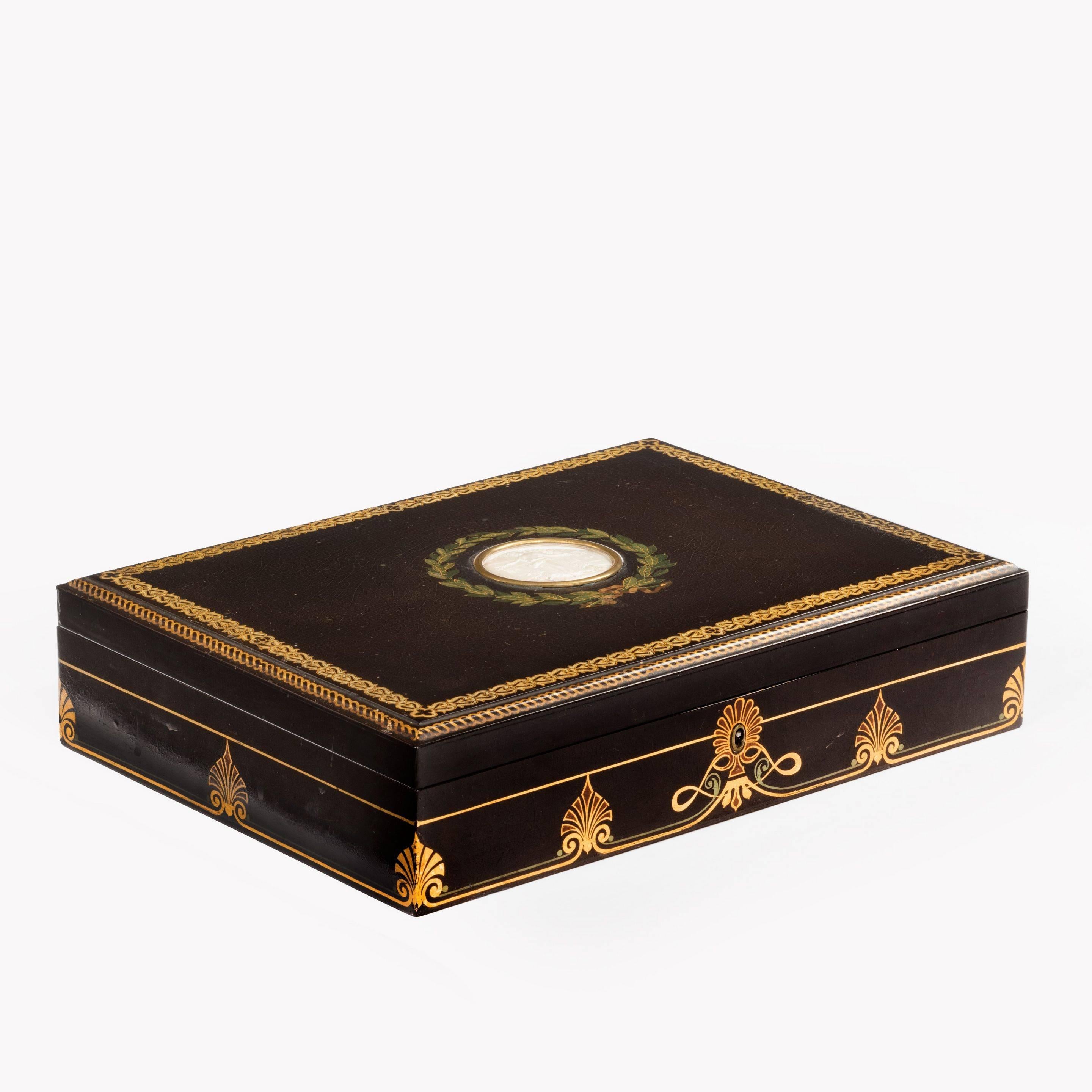 Fine Mid-Victorian Papier Mâché Box by Jennens & Bettridge In Good Condition In Lymington, Hampshire