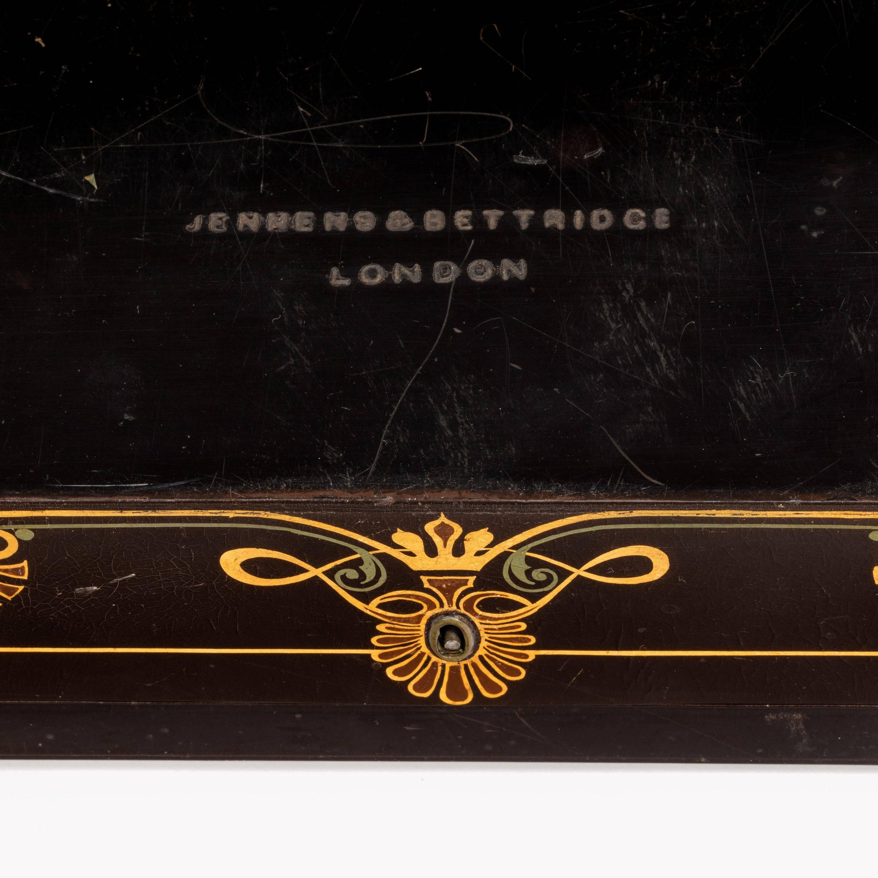 Fine Mid-Victorian Papier Mâché Box by Jennens & Bettridge 4