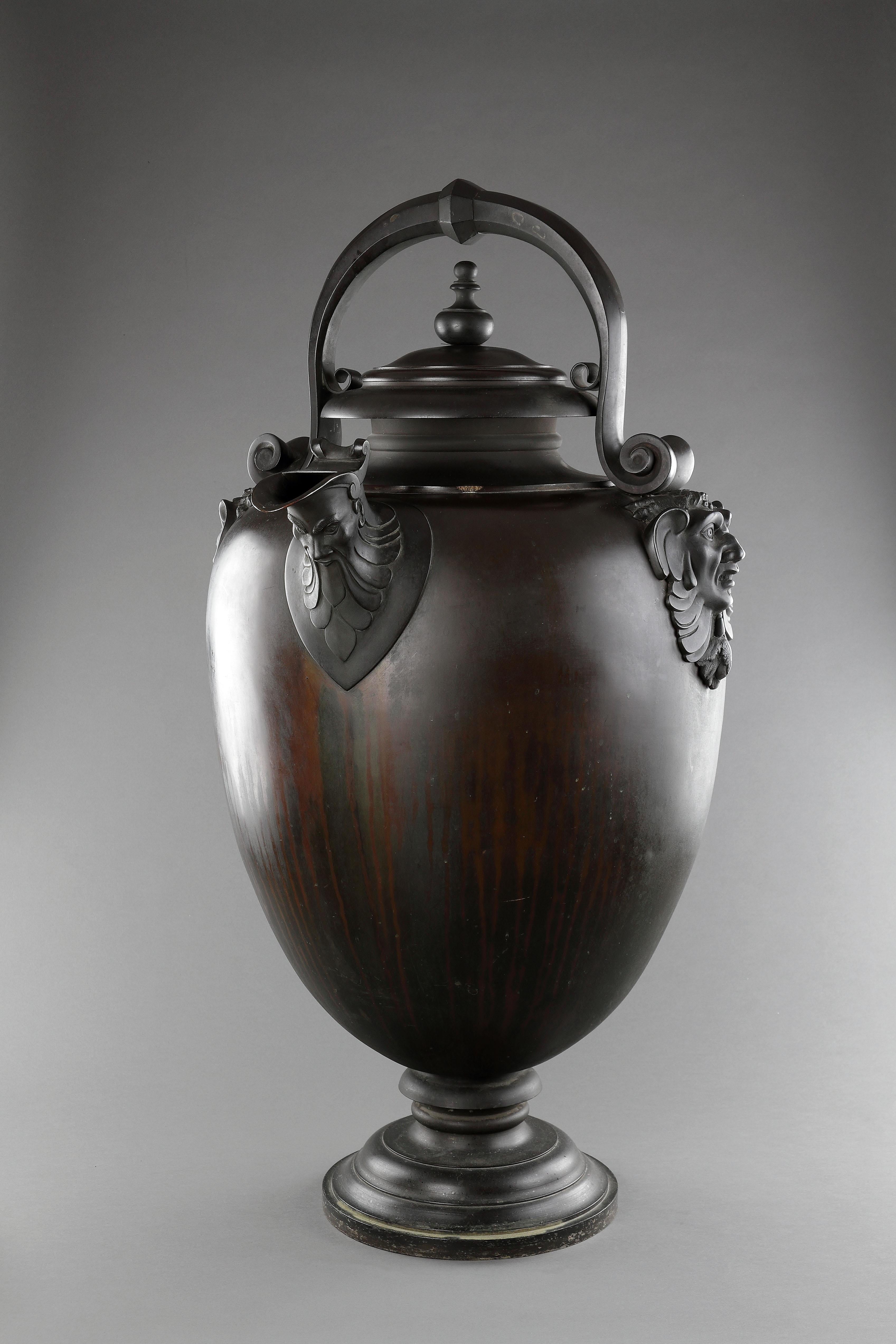 A Fine Monumental Ovoid Bronze Vase or Ewer 'after the antique' In Good Condition For Sale In London, GB