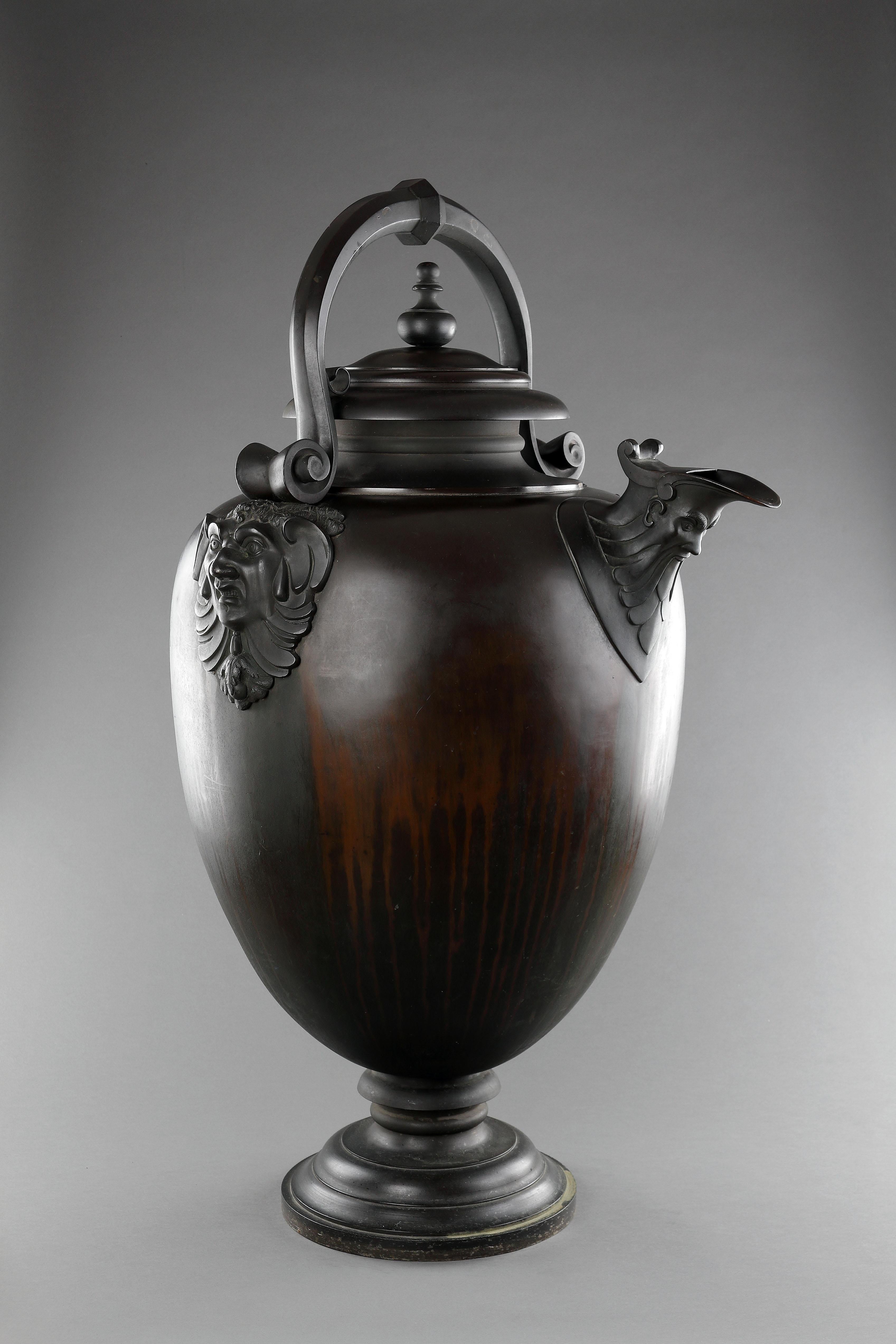 A Fine Monumental Ovoid Bronze Vase or Ewer 'after the antique' For Sale 1