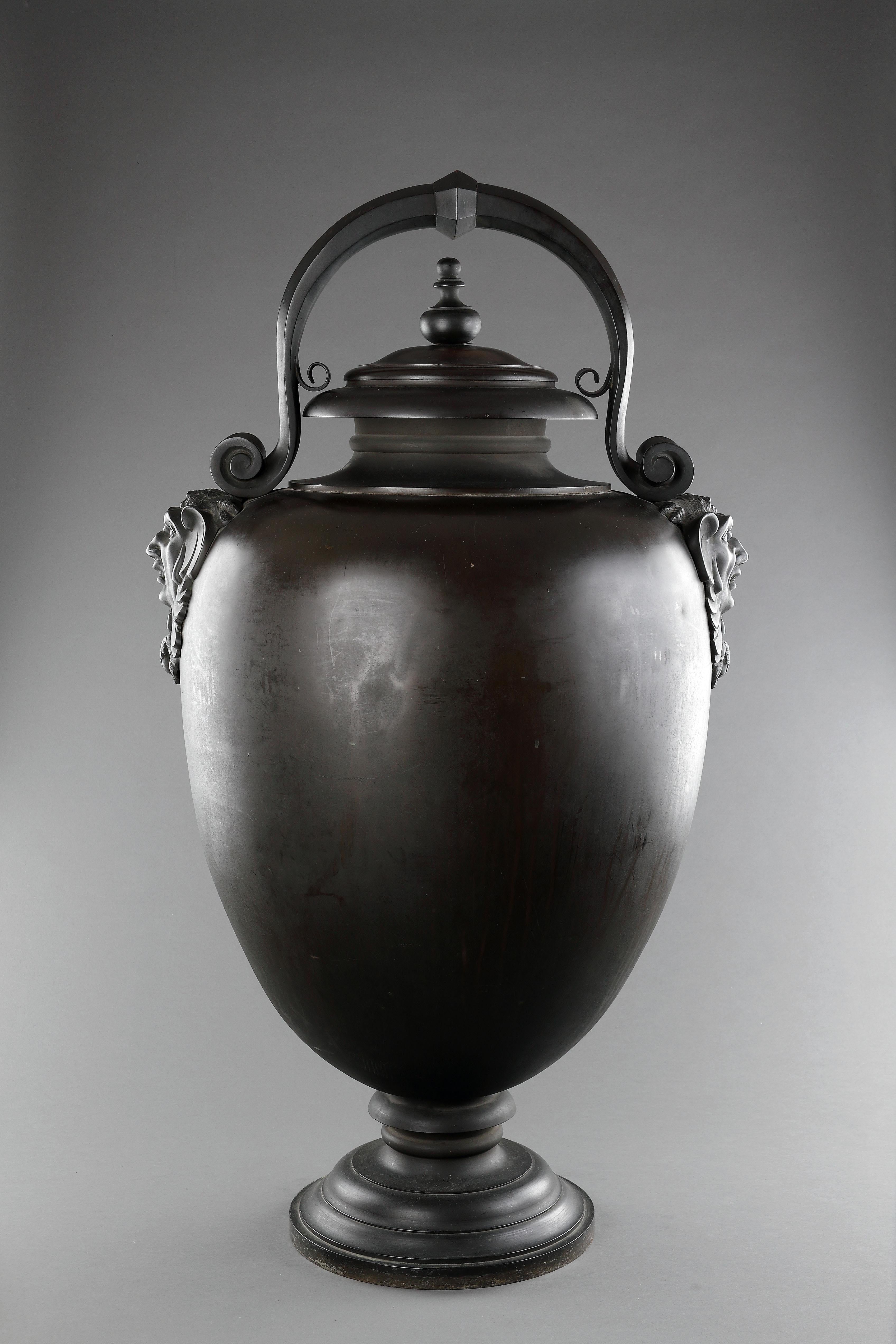 A Fine Monumental Ovoid Bronze Vase or Ewer 'after the antique' For Sale 4
