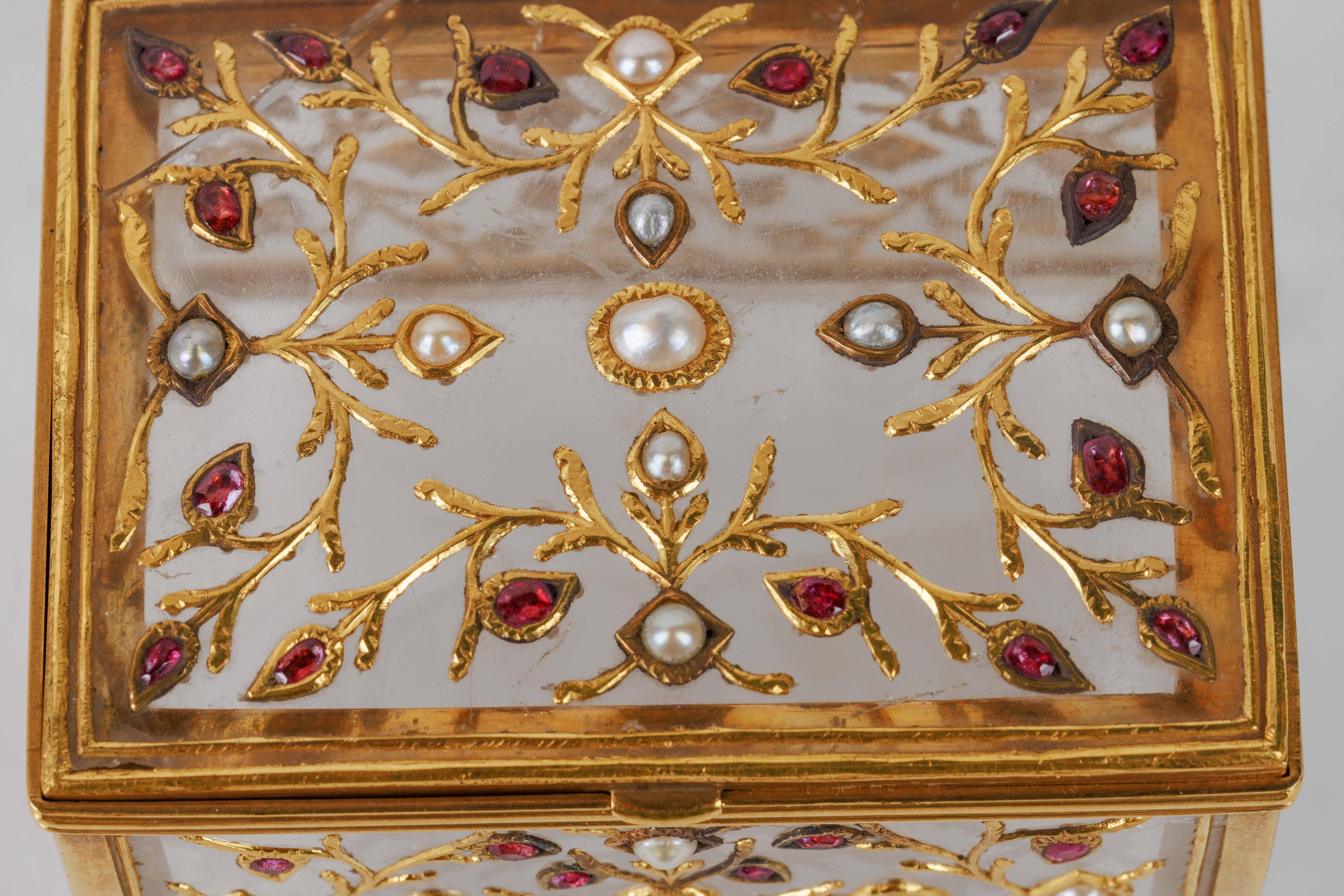 Boîte moghole en cristal de roche et or, Inde, XVIIIe siècle en vente 5
