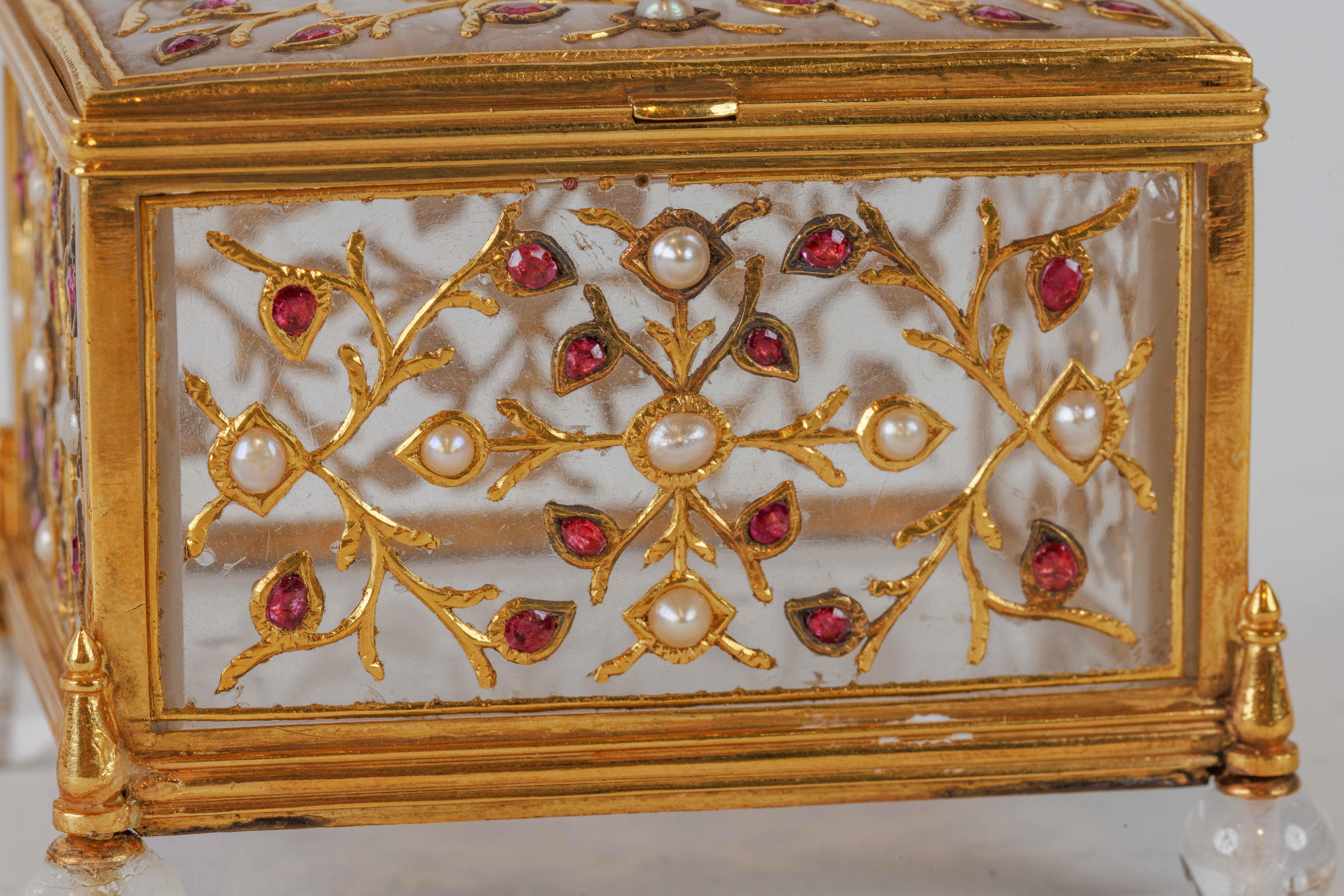 Fine Mughal Gem Set Rock Crystal and Gold Box, India, 18th Century For Sale 3