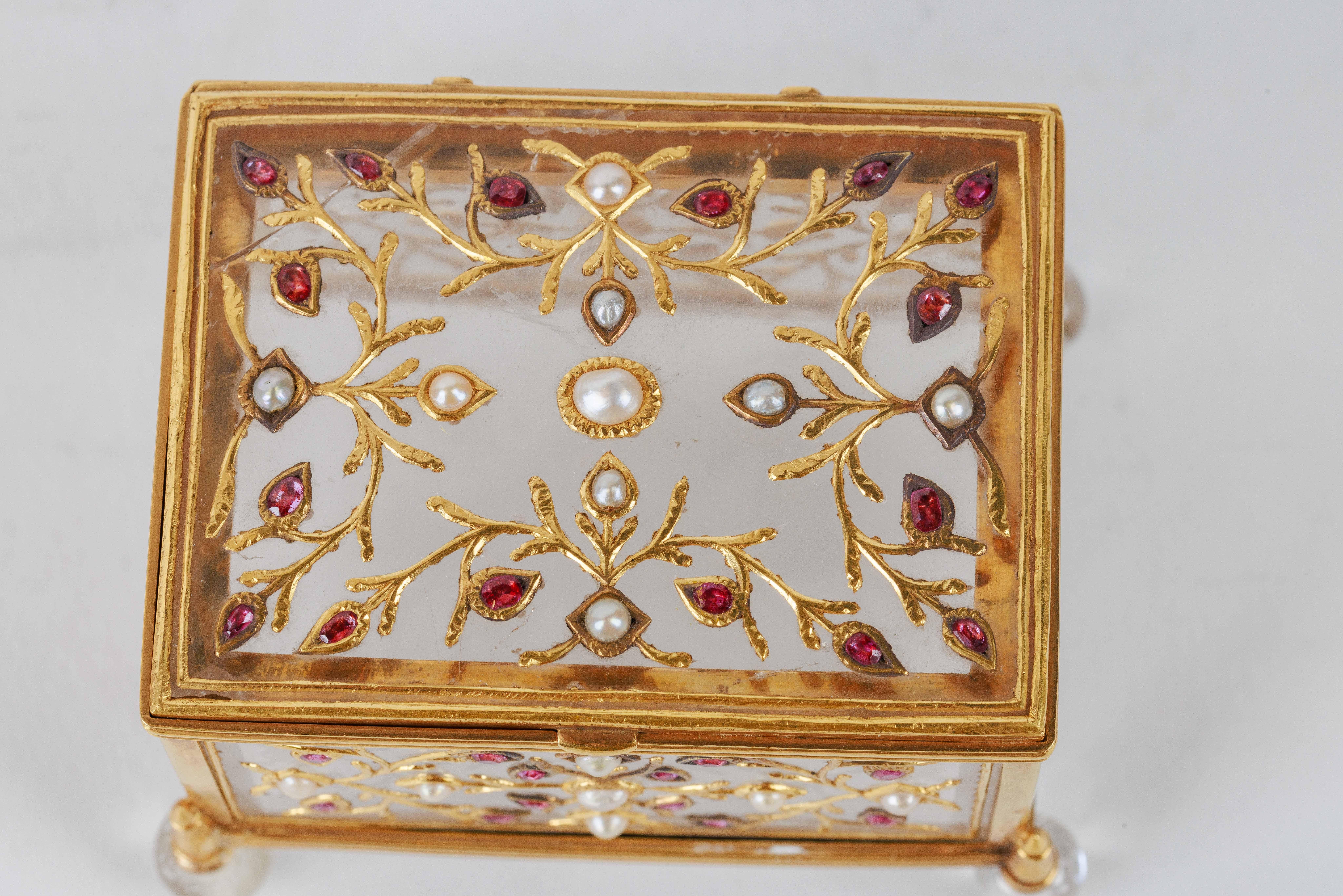 Fine Mughal Gem Set Rock Crystal and Gold Box, India, 18th Century For Sale 4