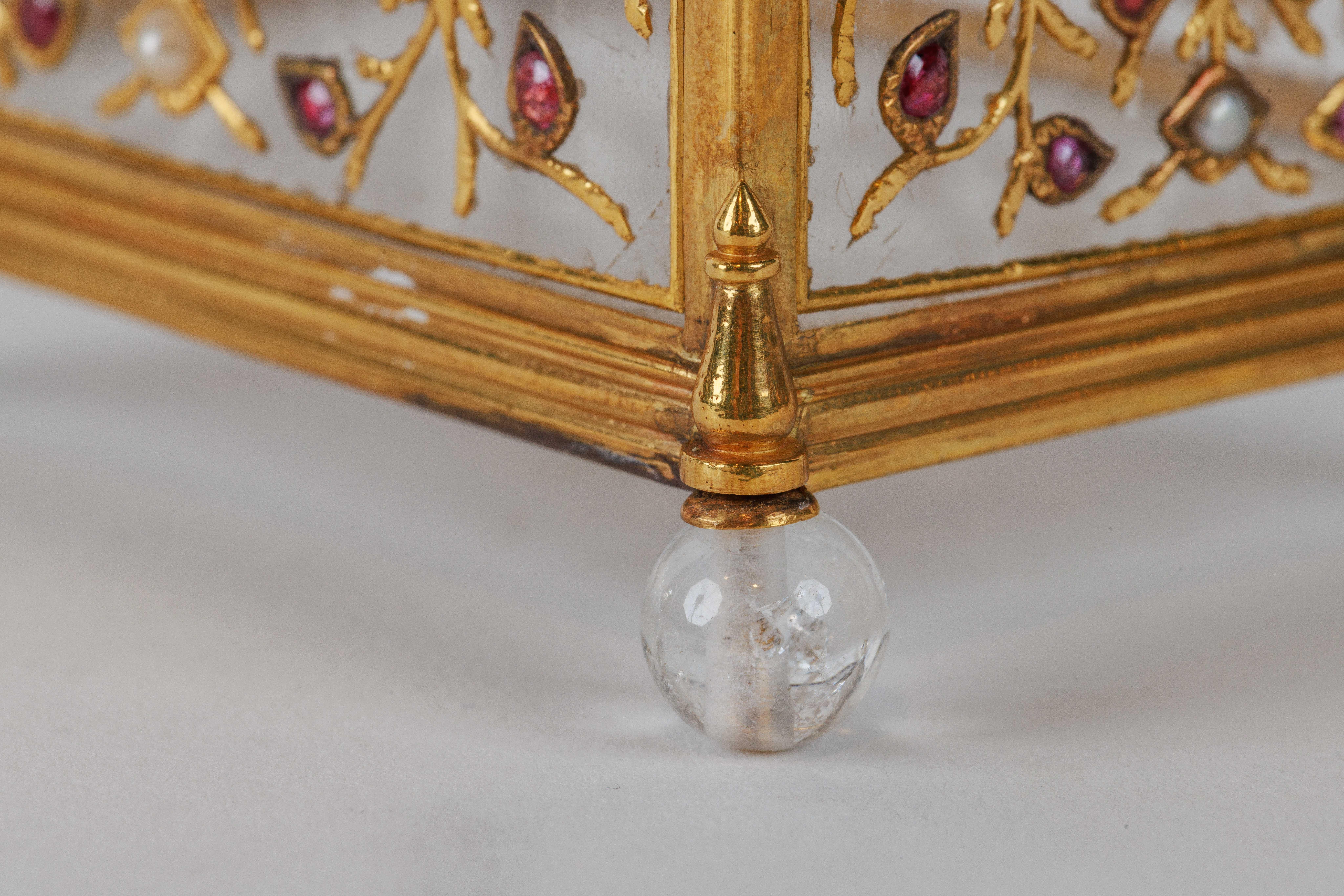 Boîte moghole en cristal de roche et or, Inde, XVIIIe siècle en vente 8
