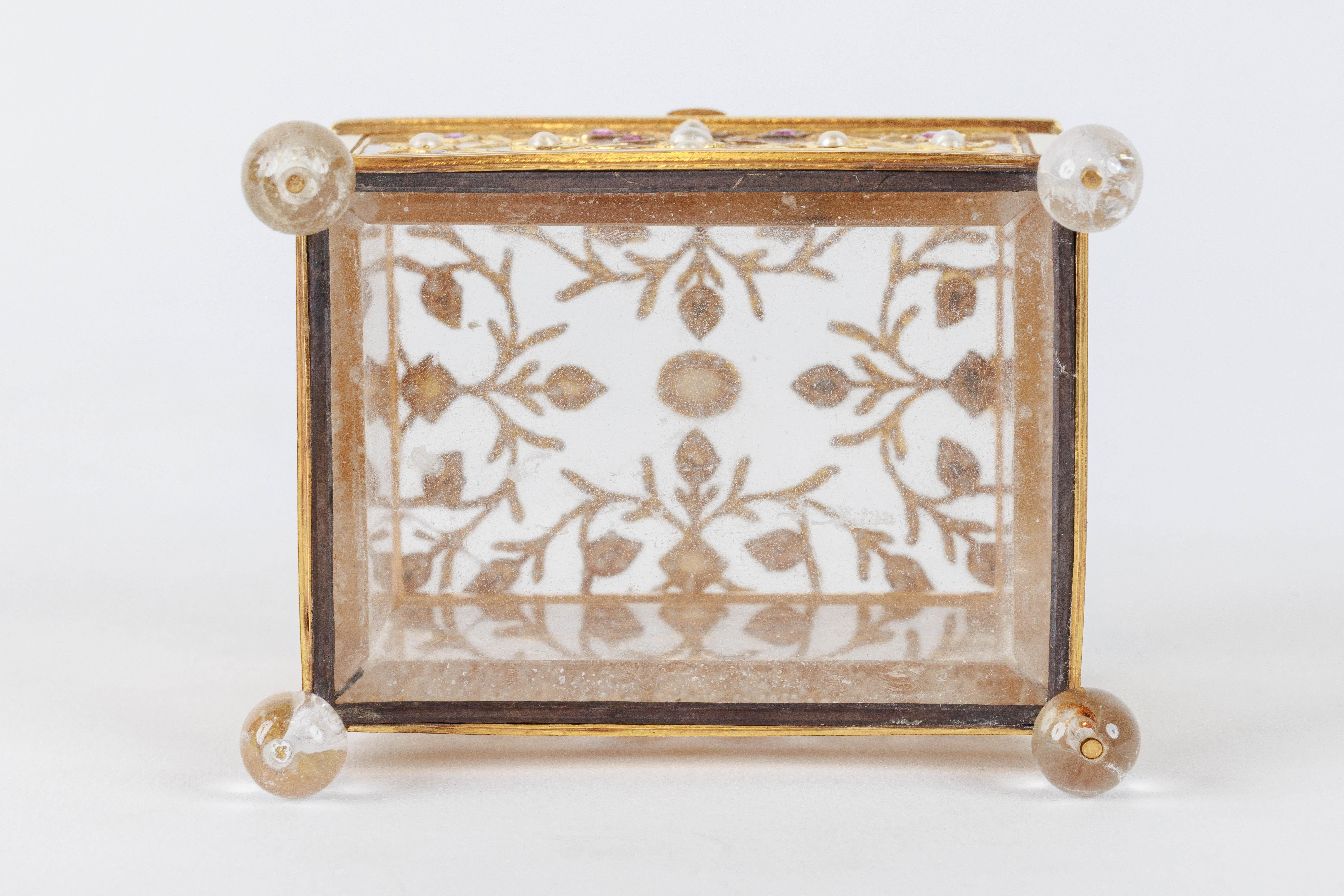 Boîte moghole en cristal de roche et or, Inde, XVIIIe siècle en vente 9