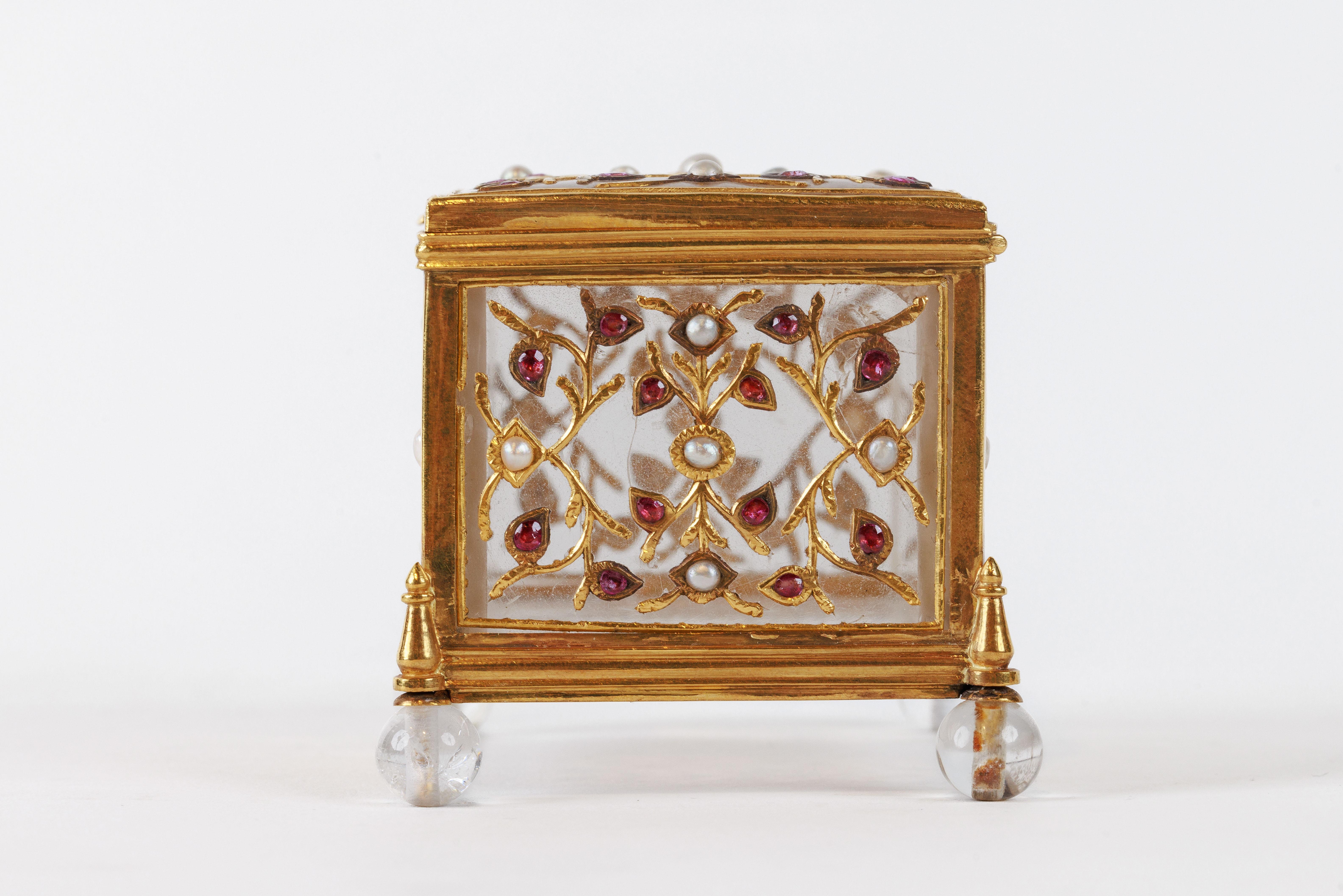 Taille simple Boîte moghole en cristal de roche et or, Inde, XVIIIe siècle en vente