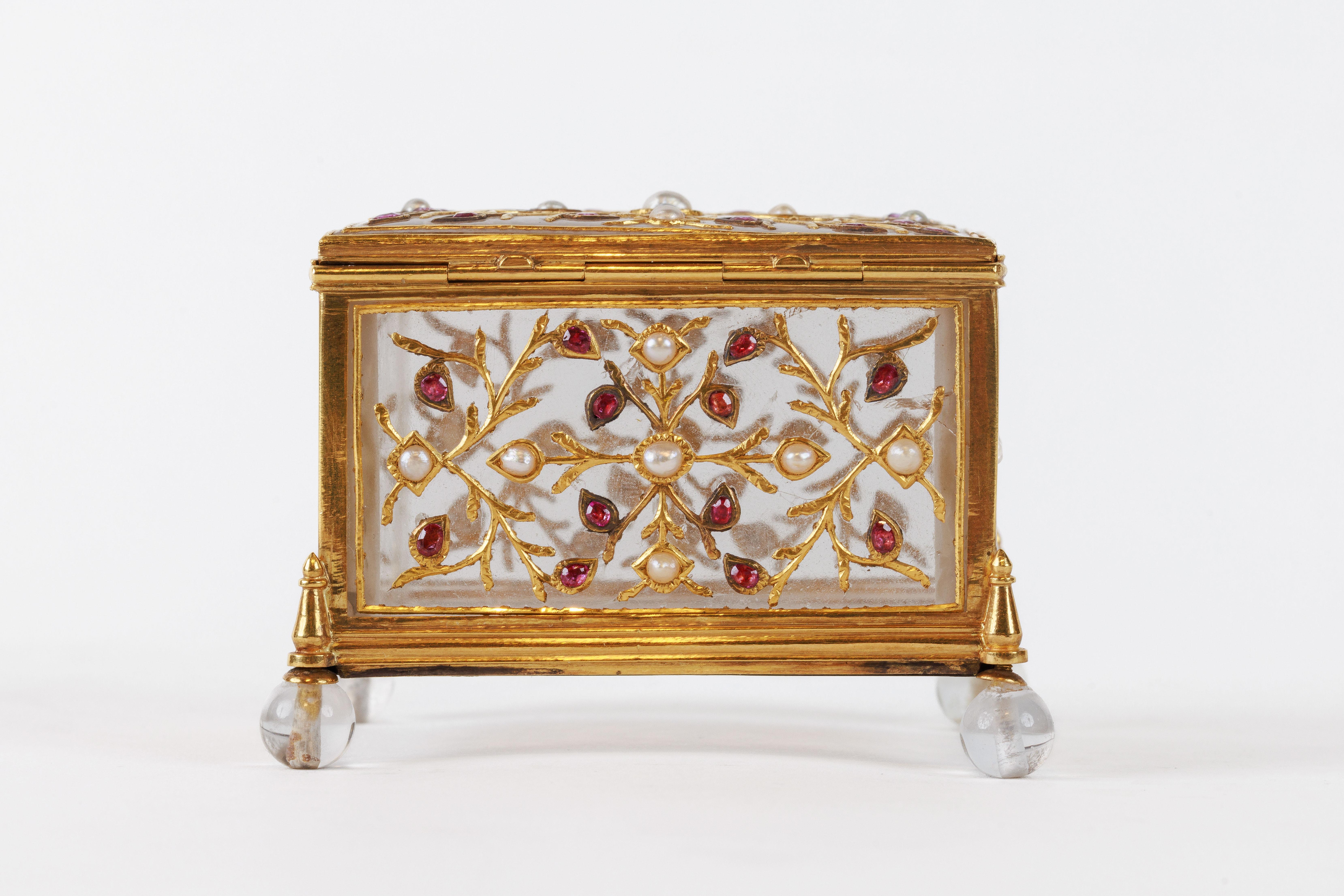 Boîte moghole en cristal de roche et or, Inde, XVIIIe siècle Bon état - En vente à New York, NY