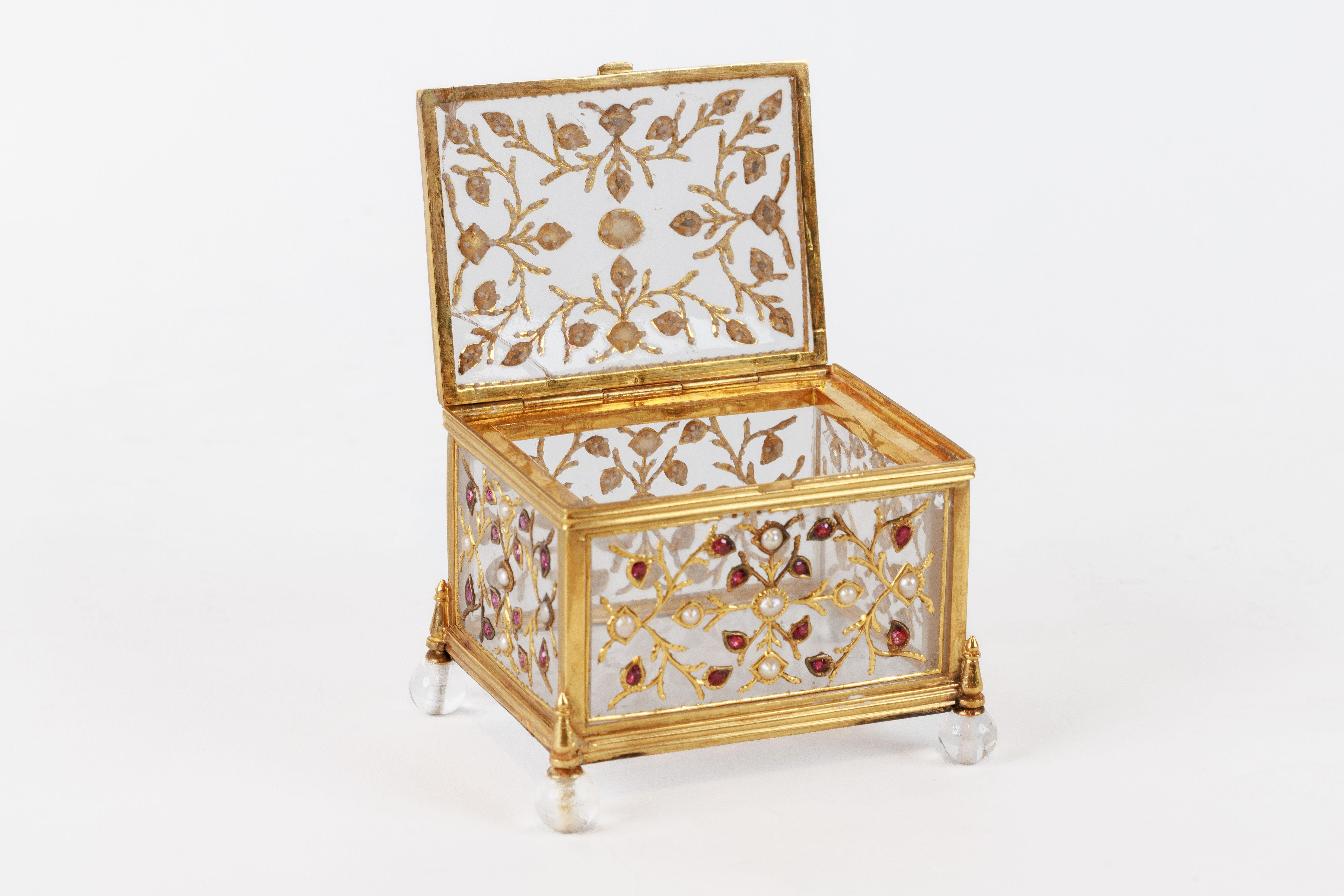 Single Cut Fine Mughal Gem Set Rock Crystal and Gold Box, India, 18th Century For Sale