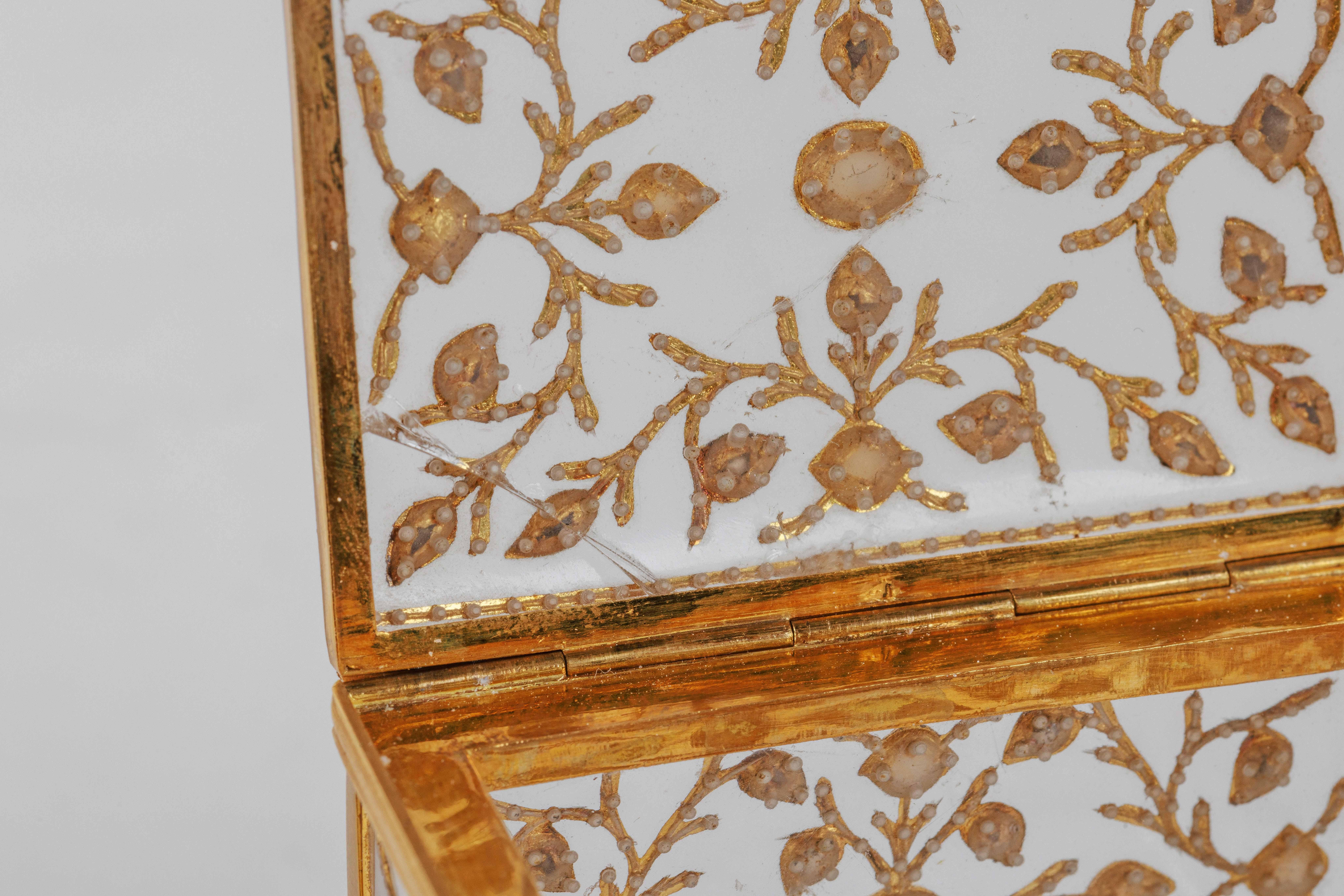 Boîte moghole en cristal de roche et or, Inde, XVIIIe siècle en vente 2