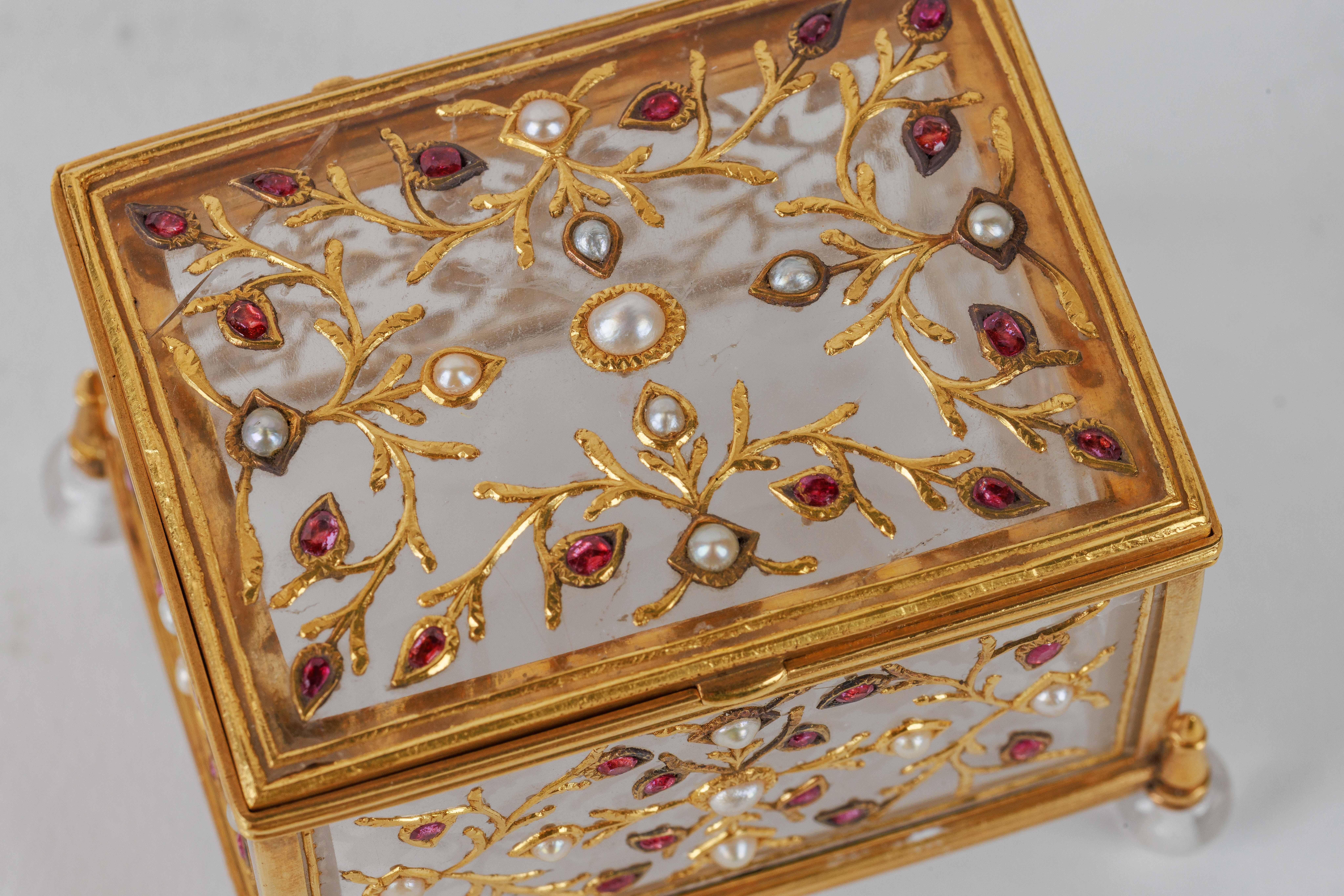 Fine Mughal Gem Set Rock Crystal and Gold Box, India, 18th Century For Sale 1