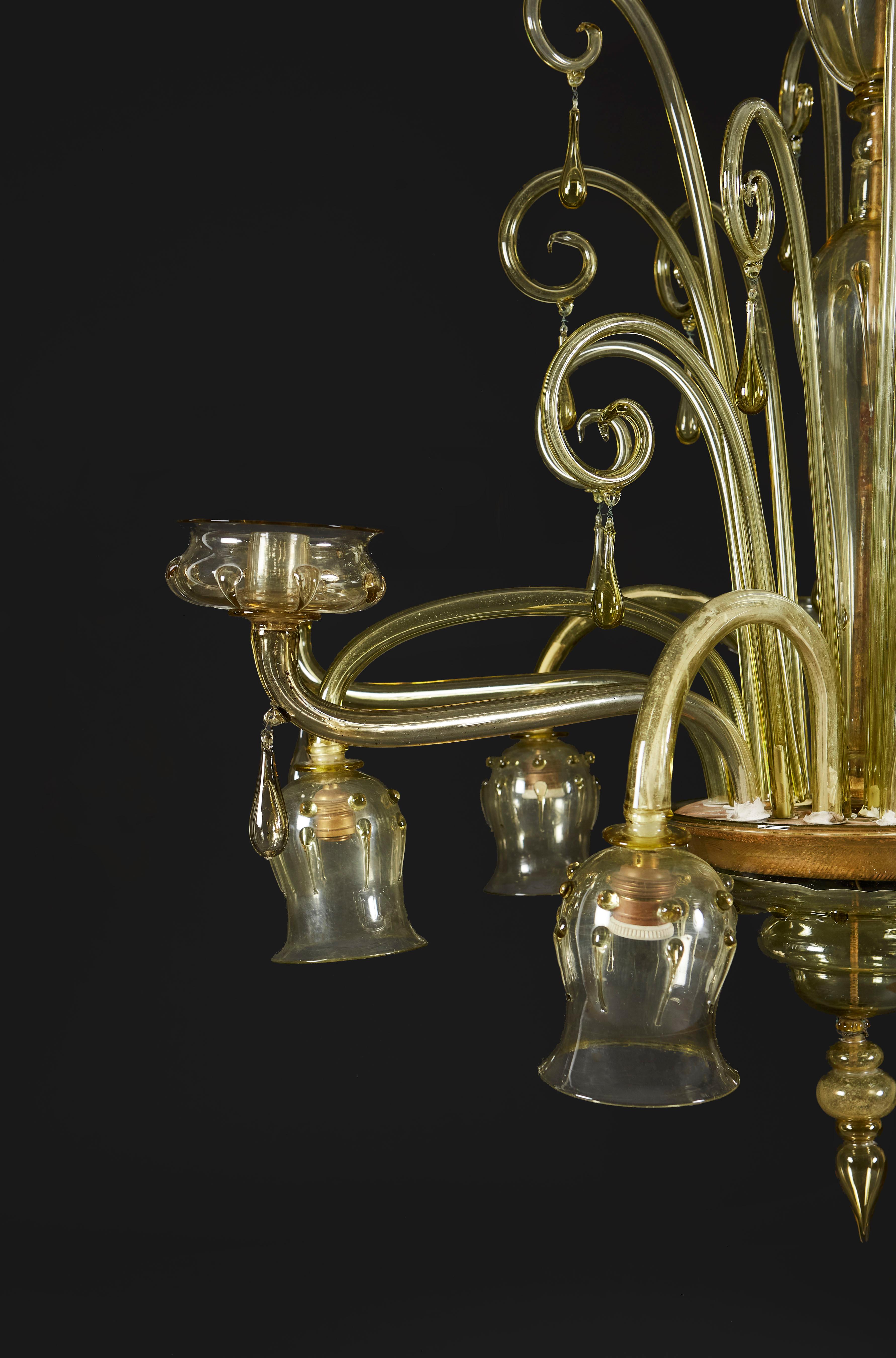 20th Century A Fine Murano Glass Chandelier Attributed to Venini