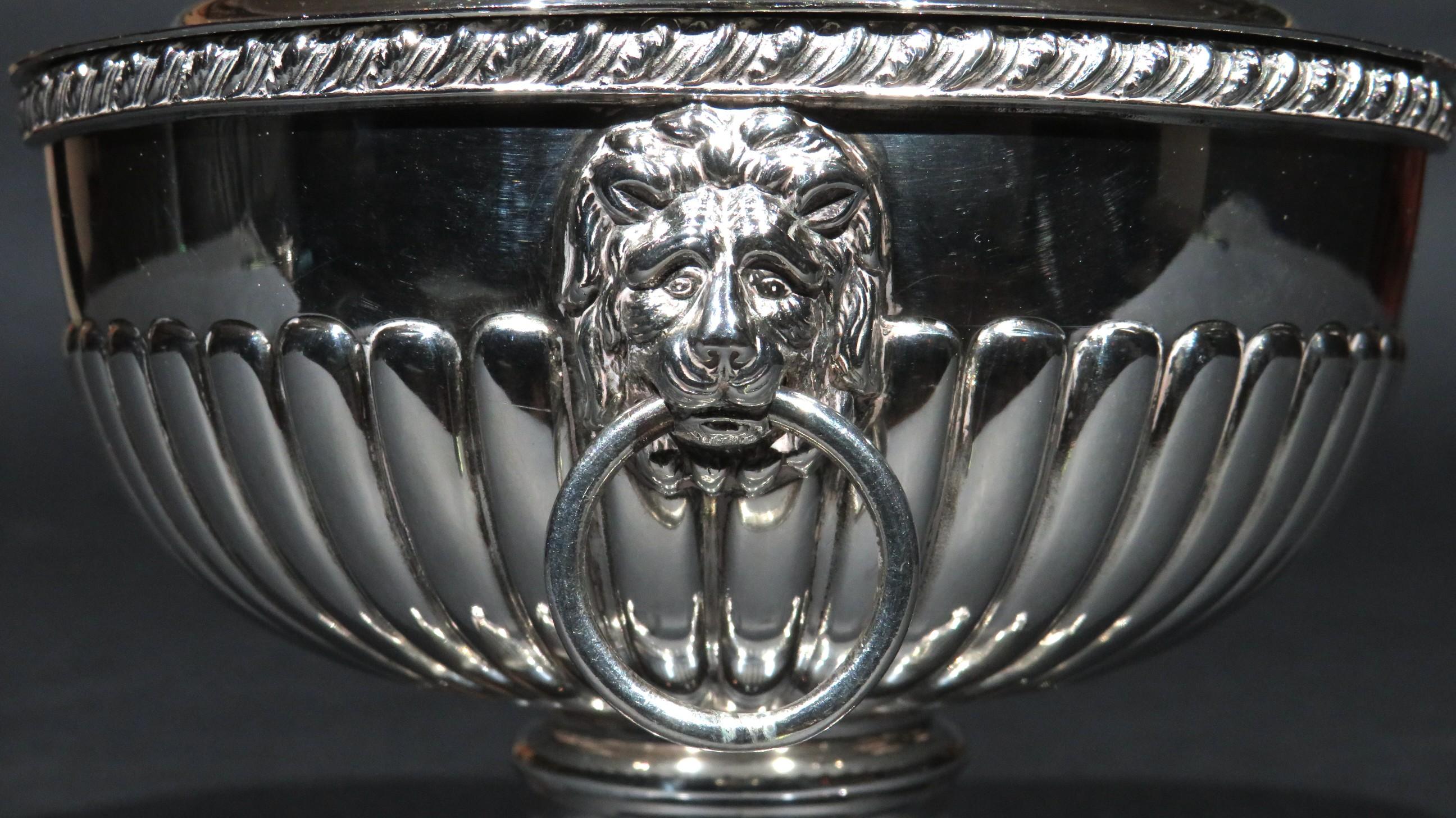 Paire de soupières à sauce en métal argenté de style Régence, Royaume-Uni, vers 1910 en vente 4