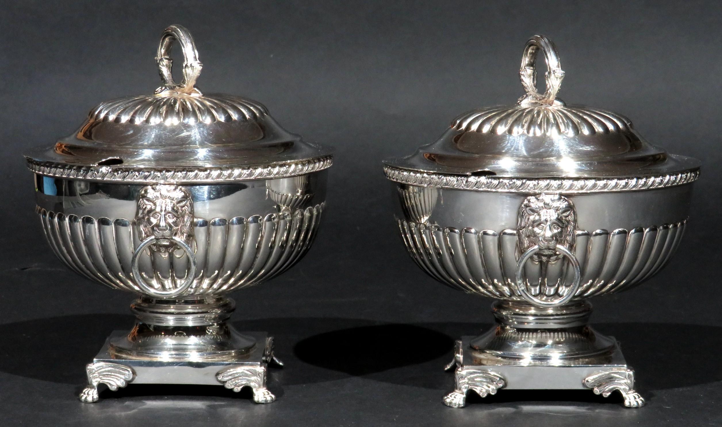 Plaqué argent Paire de soupières à sauce en métal argenté de style Régence, Royaume-Uni, vers 1910 en vente