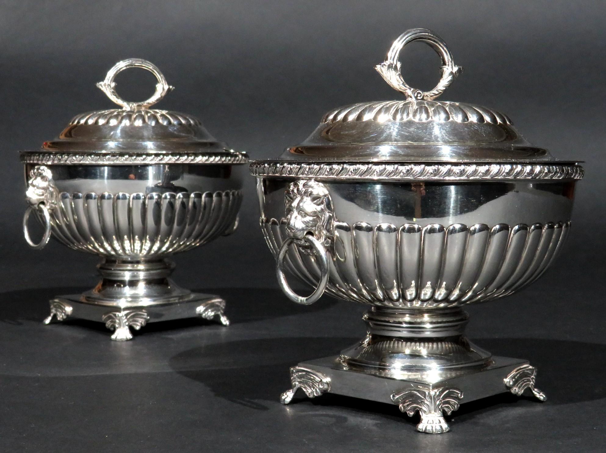 Paire de soupières à sauce en métal argenté de style Régence, Royaume-Uni, vers 1910 en vente 1