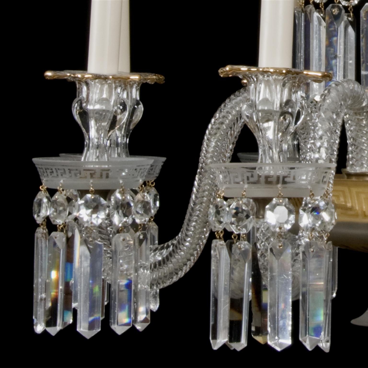 Francese Raffinato lampadario di cristallo neoclassico a otto luci di Baccarat, circa 1890 in vendita