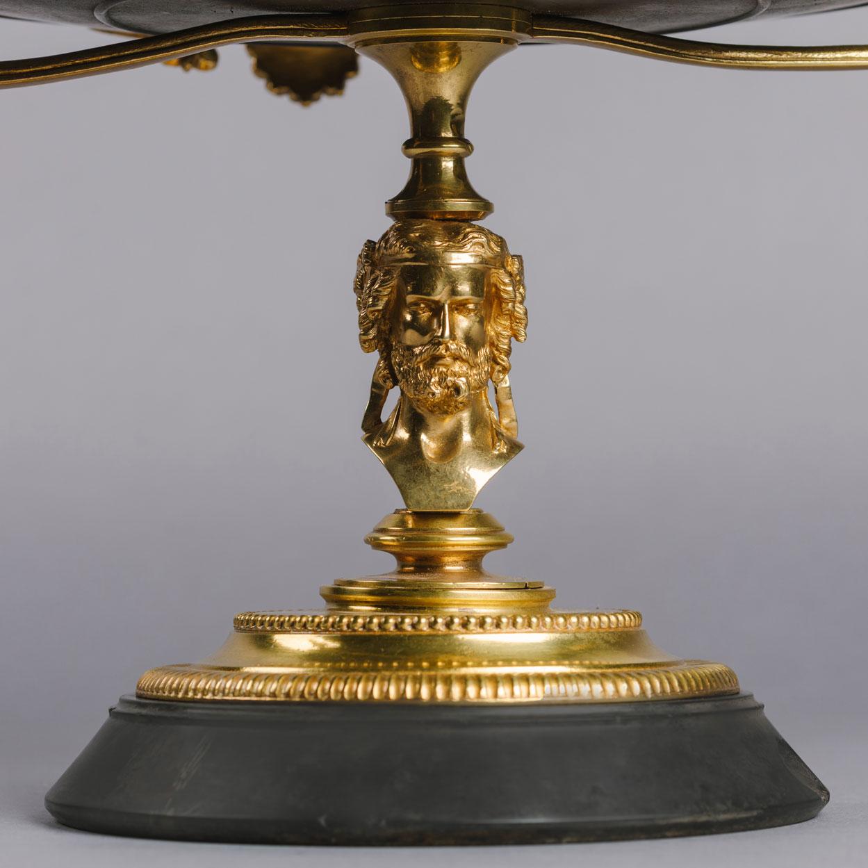 Fine Neoclassical Revival Gilt and Patinated Bronze Tazza In Good Condition For Sale In Brighton, West Sussex
