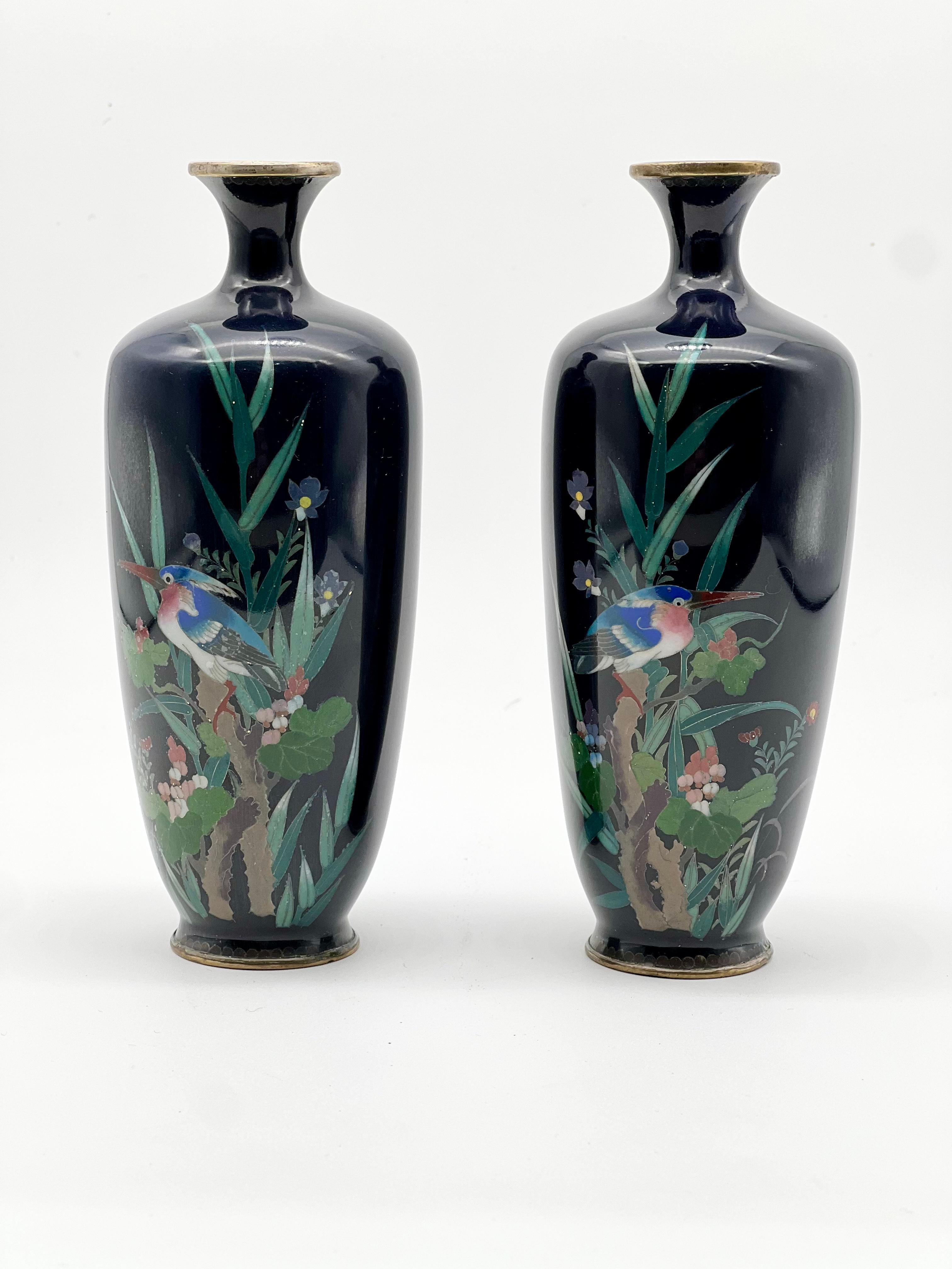 Ein feines Paar japanischer Cloisonné-Emaille-Vasen mit Opposing-Muster, 19. Jahrhundert im Angebot 6