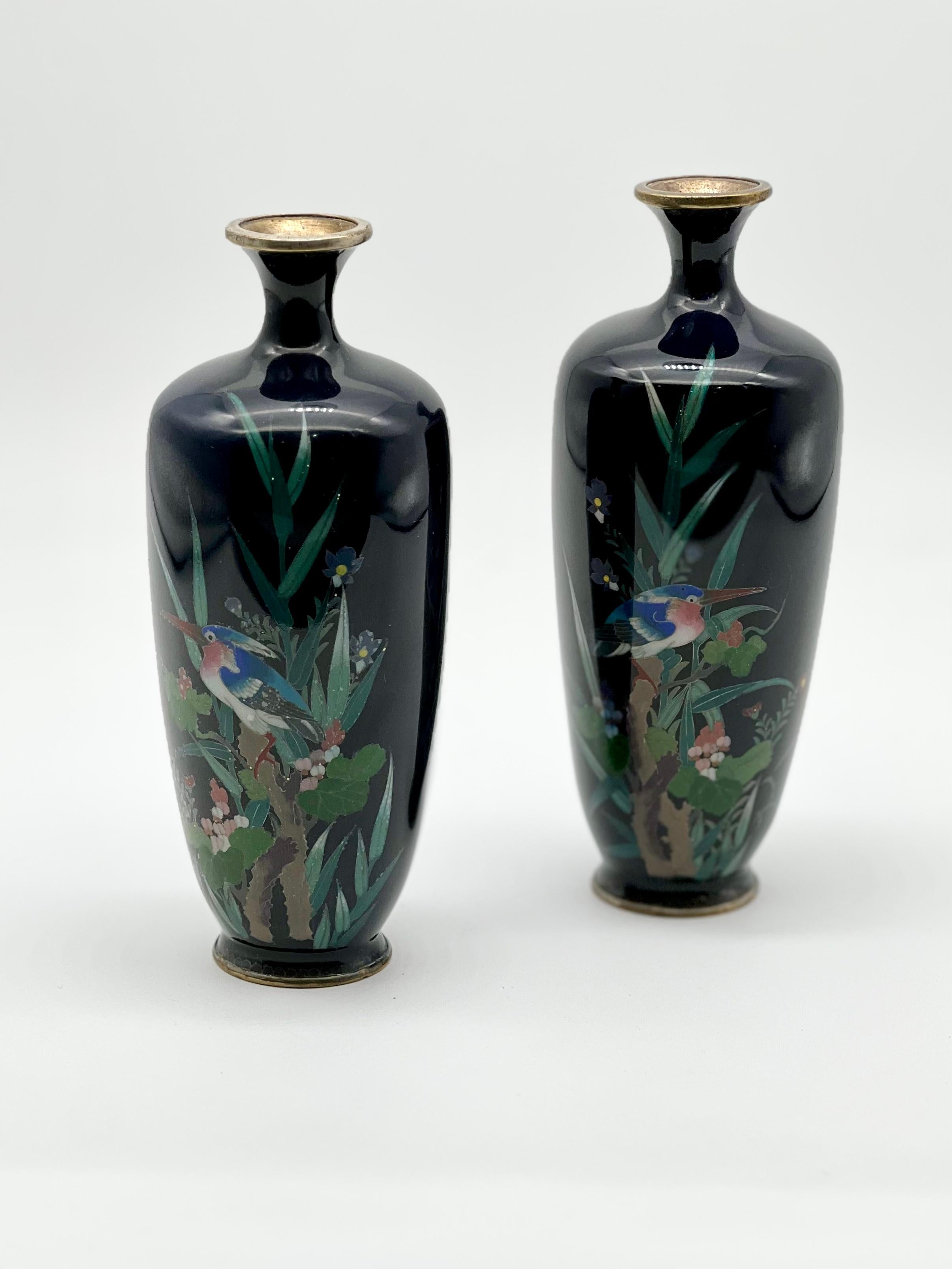 Ein feines Paar japanischer Cloisonné-Emaille-Vasen mit Opposing-Muster, 19. Jahrhundert im Angebot 3