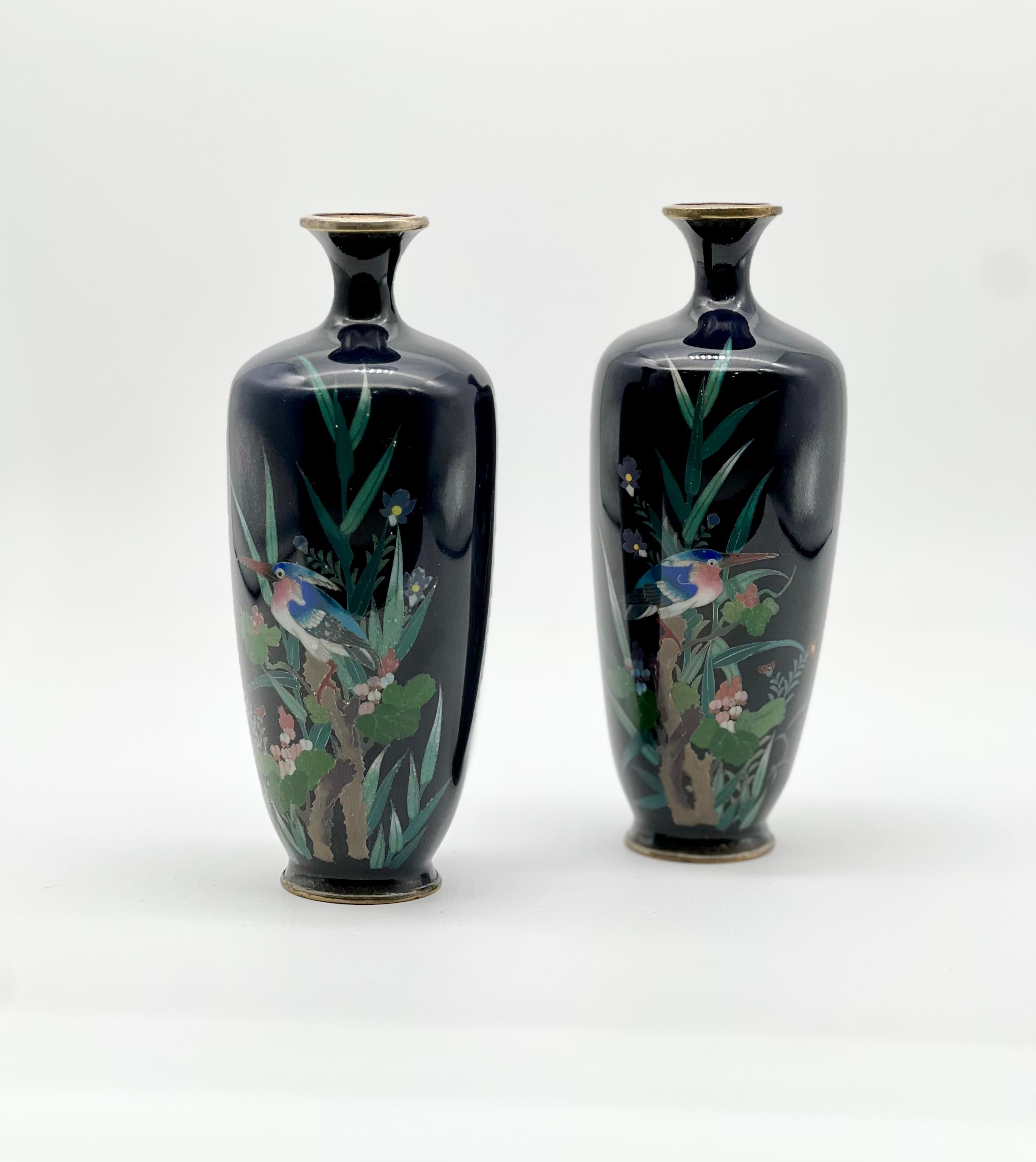 Ein feines Paar japanischer Cloisonné-Emaille-Vasen mit Opposing-Muster, 19. Jahrhundert im Angebot 4