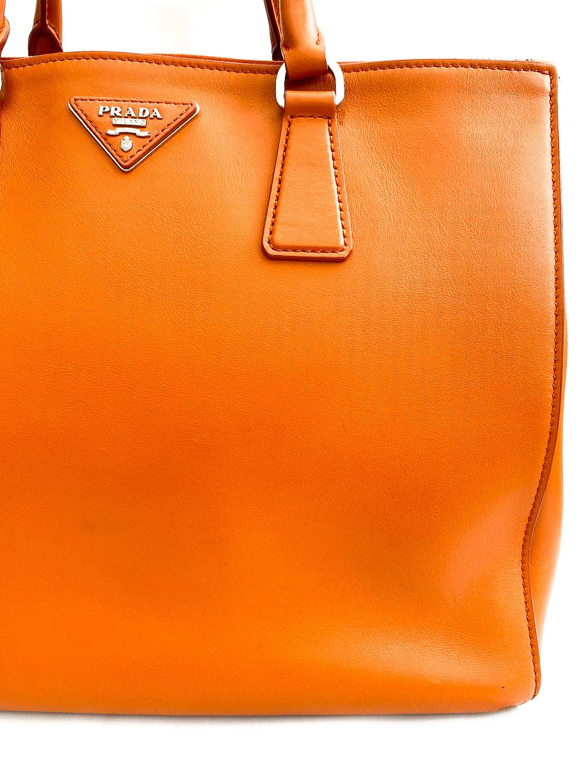 A fine orange leather 'Galleria' handbag, Prada, Italy, 2016 7