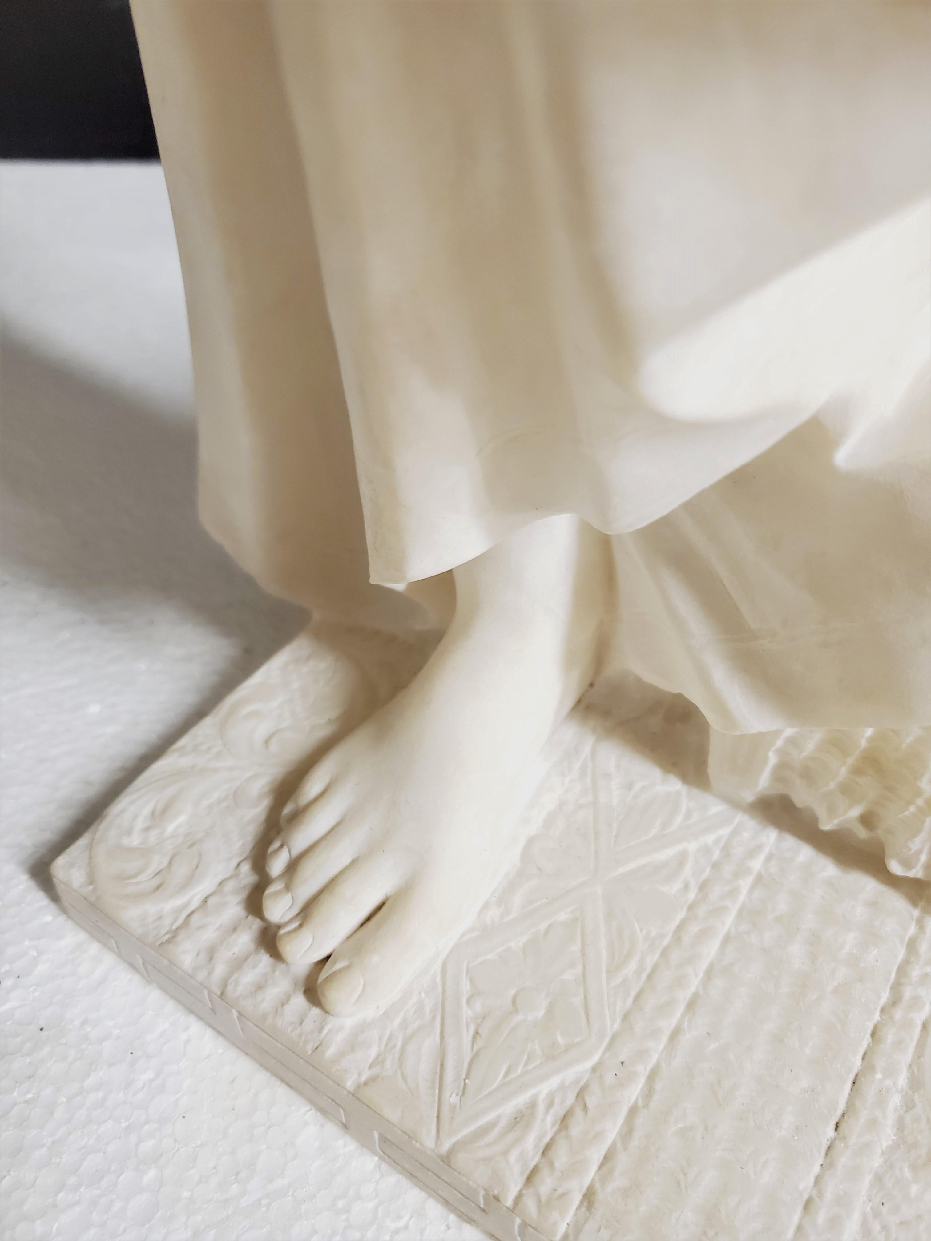 Una bella scultura originale di donna scolpita a mano firmata F. Vichi in vendita 3